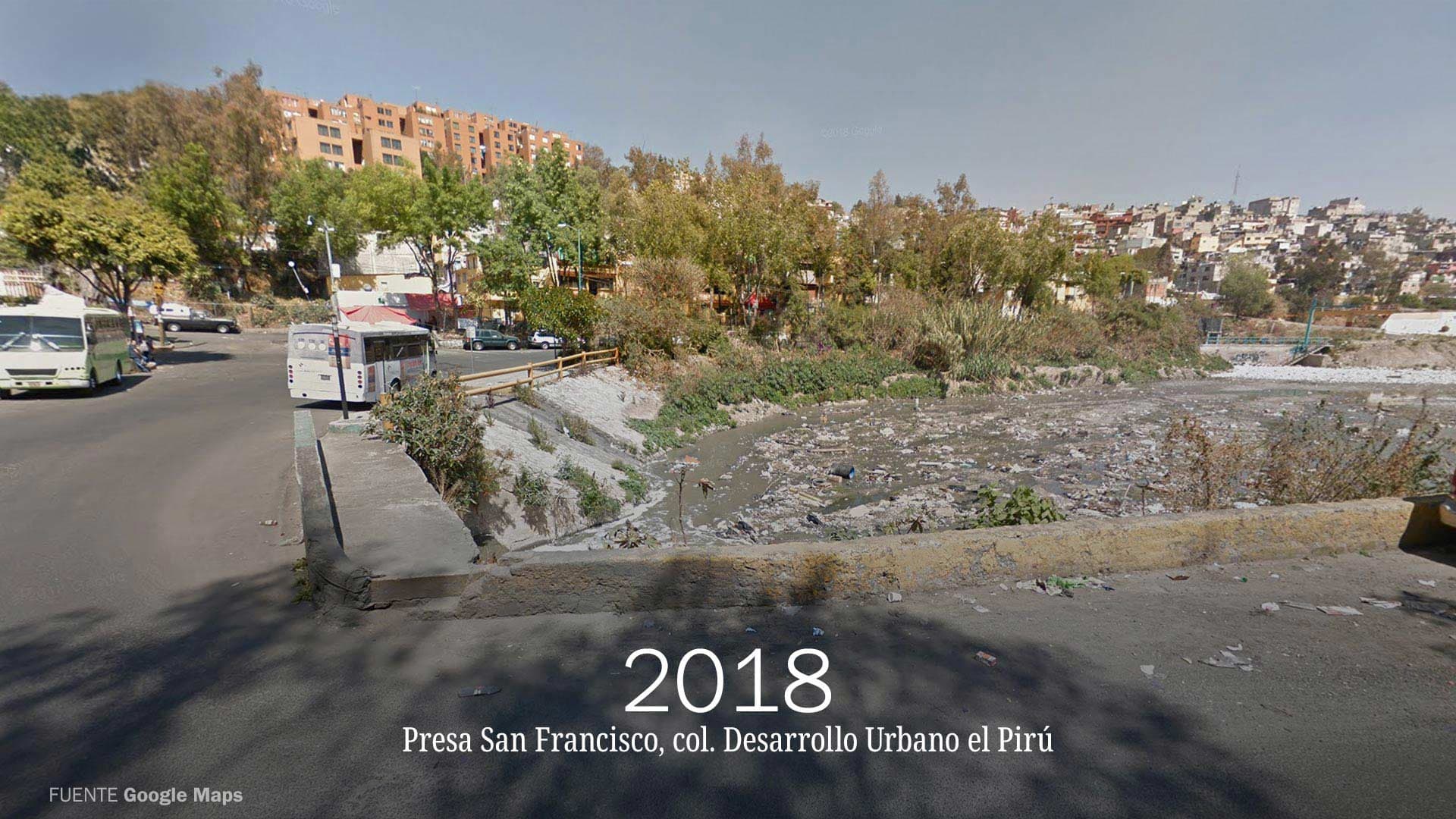 Imagen de Google Maps en la que se muestra un basurero clandestino en la Presa San Francisco en la Ciudad de México en 2018