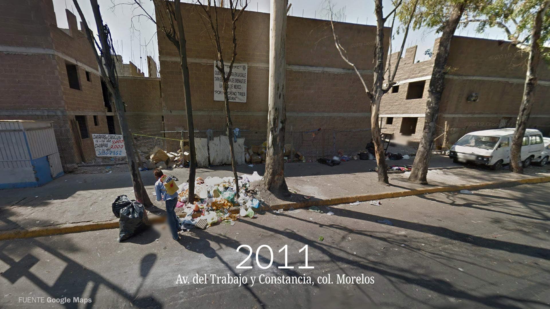 Imagen de Google Maps en la que se muestra un basurero clandestino sobre una avenida de la Ciudad de México en el año 2011