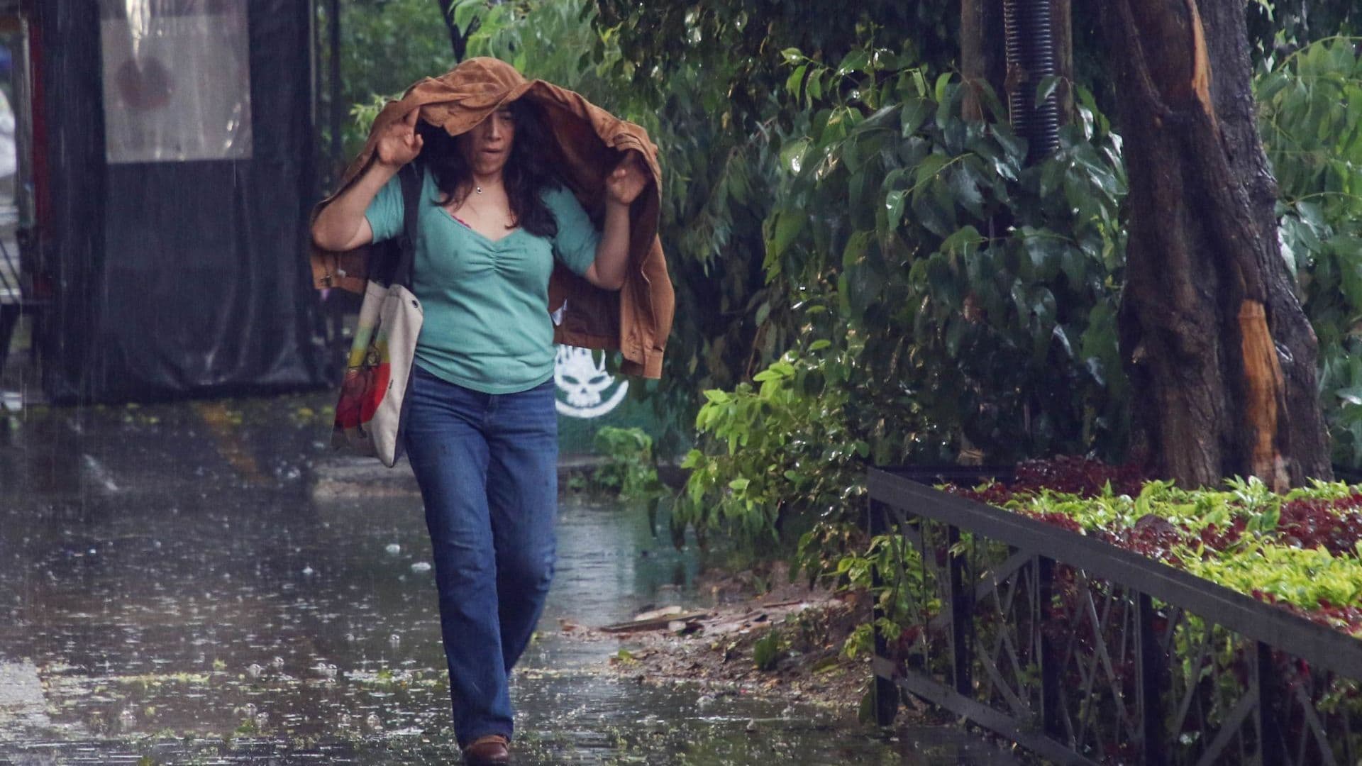 Lluvia con Granizo en CDMX: Encienden Alerta Amarilla y Naranja por Tormenta en Toda la Capital