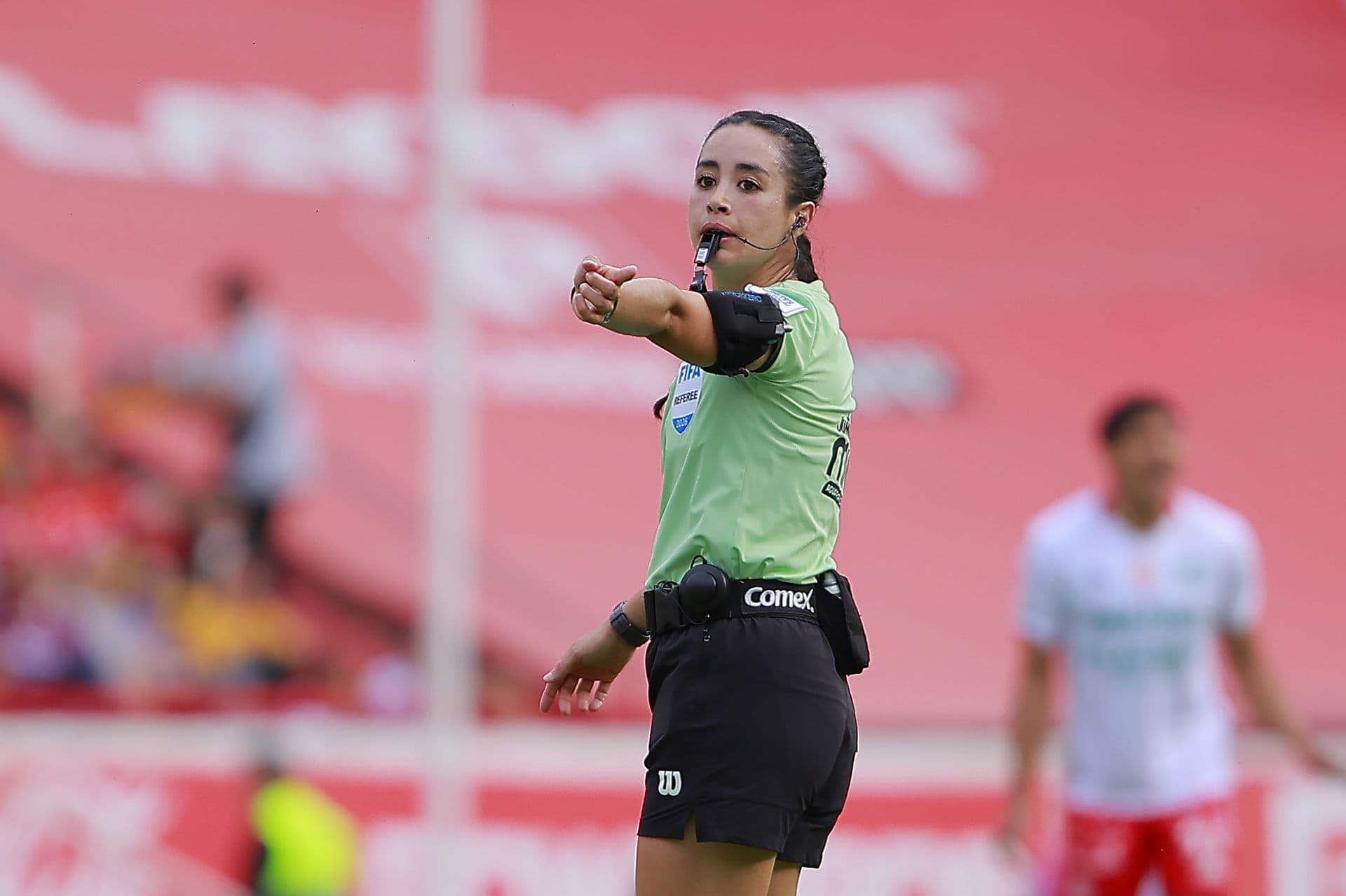 Katia Itzel García, la arbitra mexicana que hace historia.