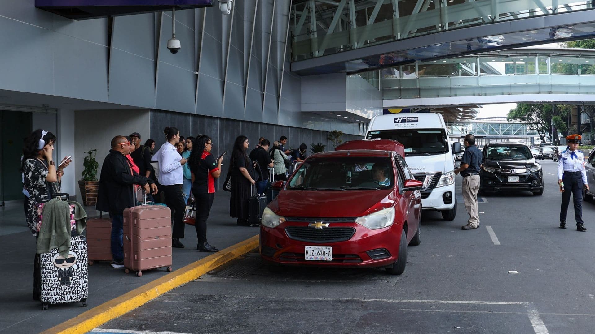 Taxis del AICM Acuerdan con Gobierno Descuentos para Usuarios; ¿En Cuánto Quedan Viajes?