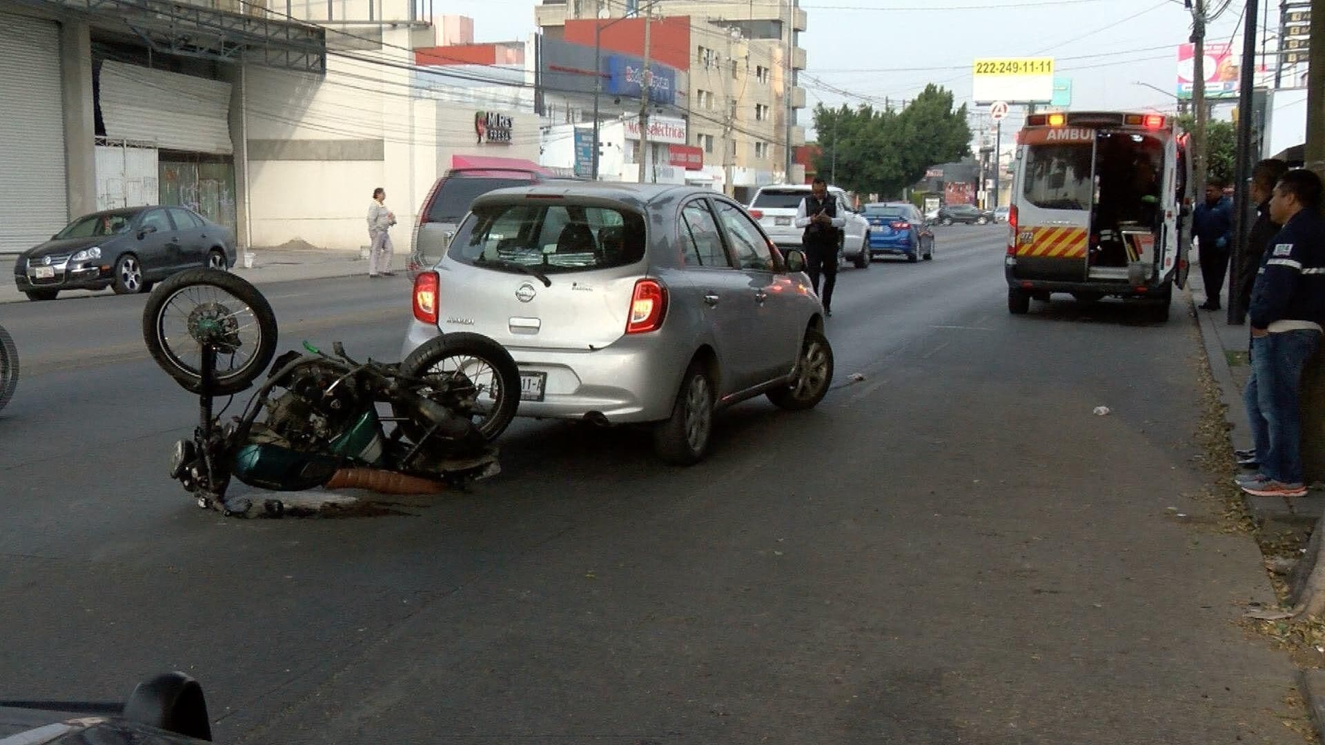 Motociclista Fracturado del Pie por Choque en la 31 Poniente