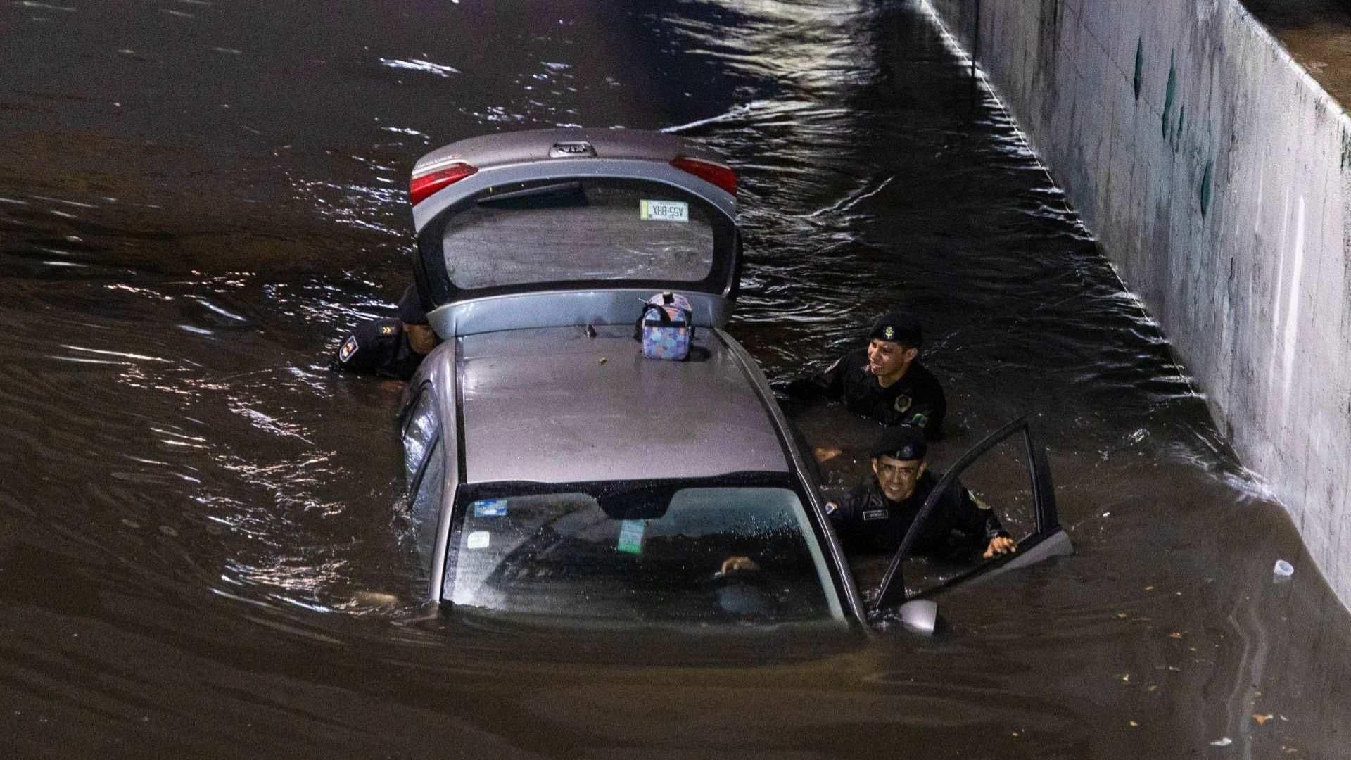 Foto: ¿Qué Hacer Si tu Coche Queda Varado en Inundación?