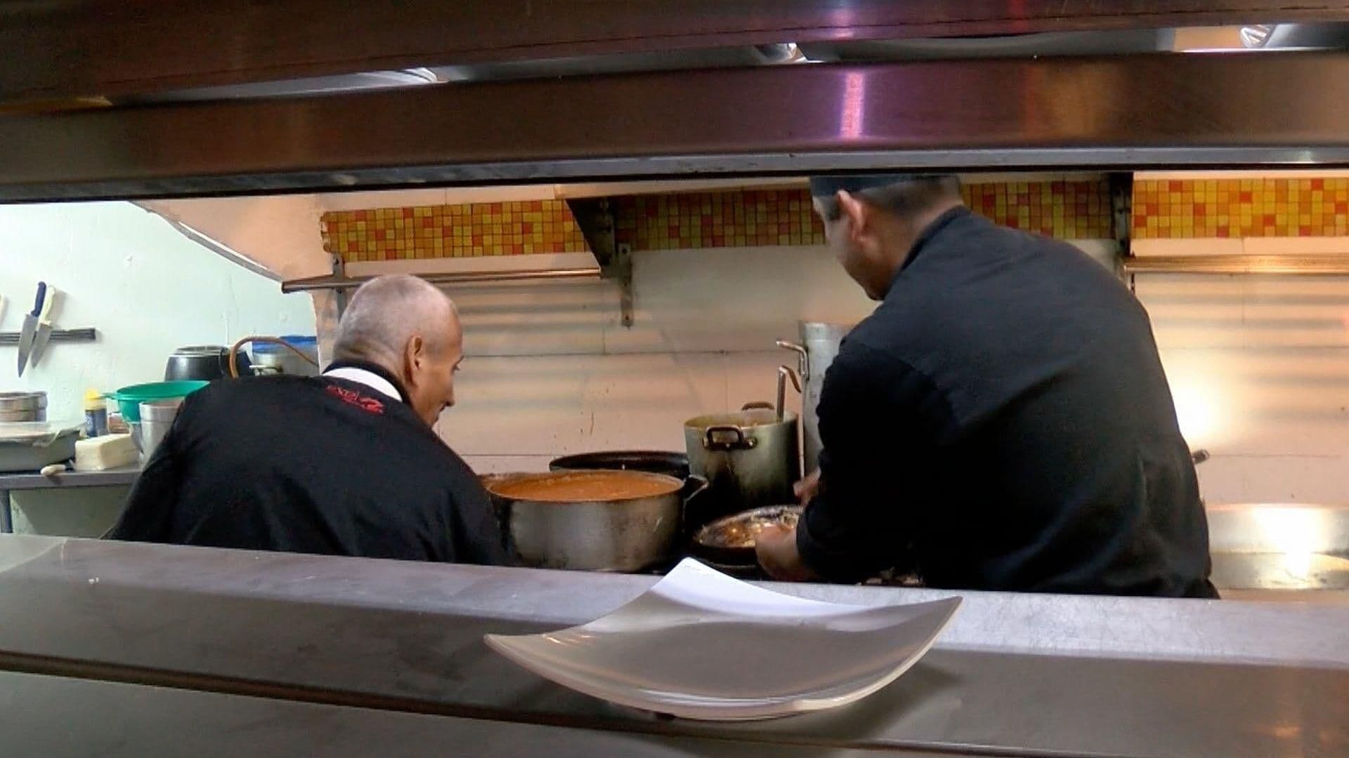 Mexicanos Deportados Prefieren Trabajar en el Ámbito de Restaurantes en Tijuana; Esto se Sabe