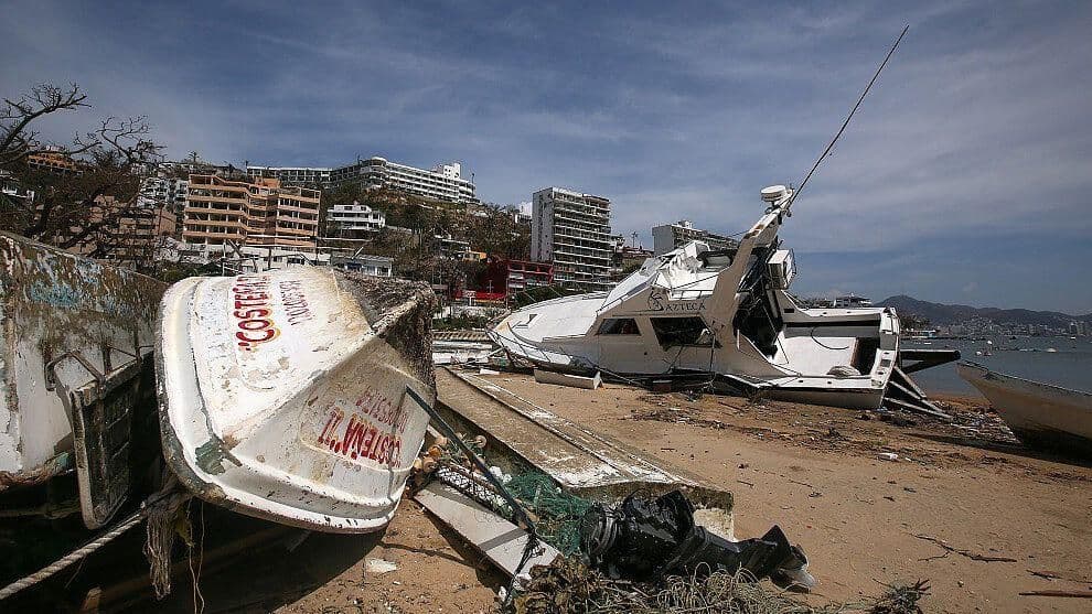 Otis Provocó Lluvia de Arena en Casas: Maestra Sobreviviente en Pie de la Cuesta