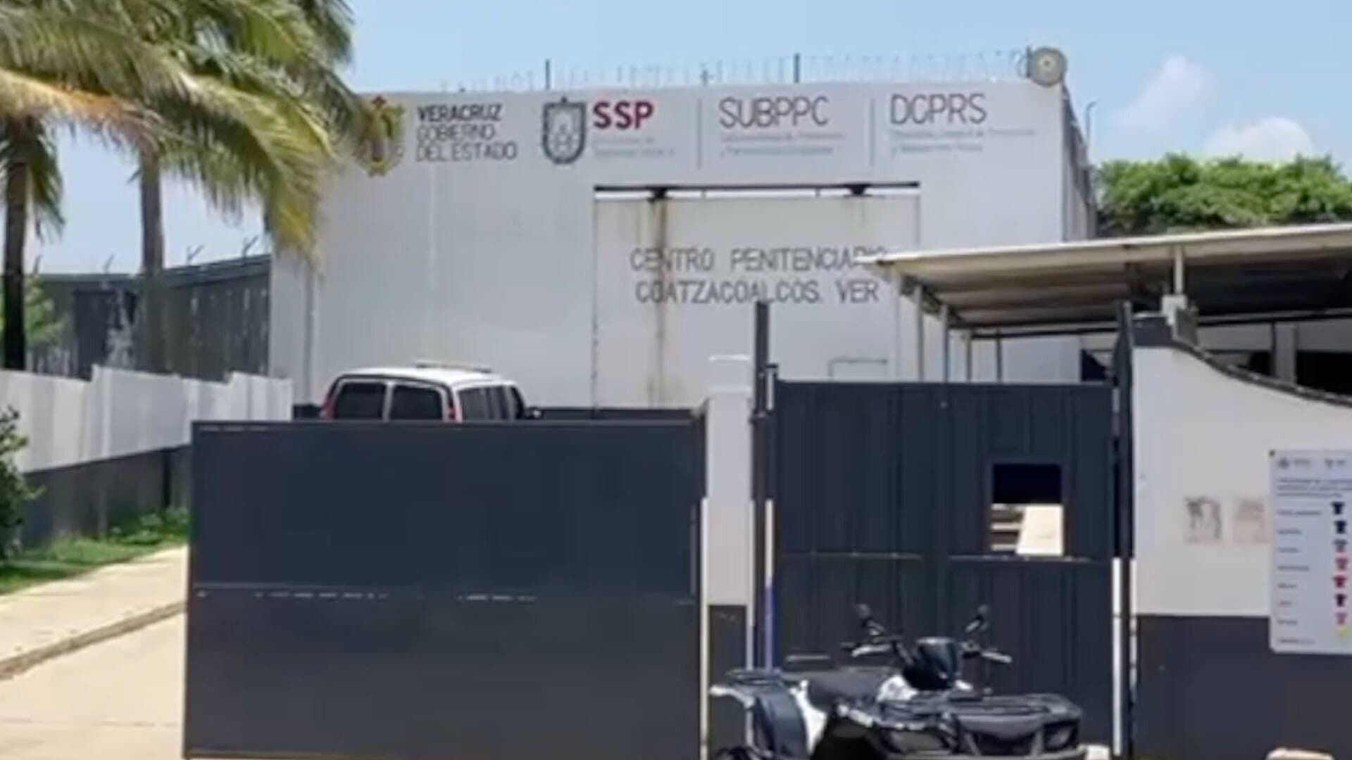 Internos del Cereso de Coatzacoalcos Realizan Artesanías como Parte de su Reinserción