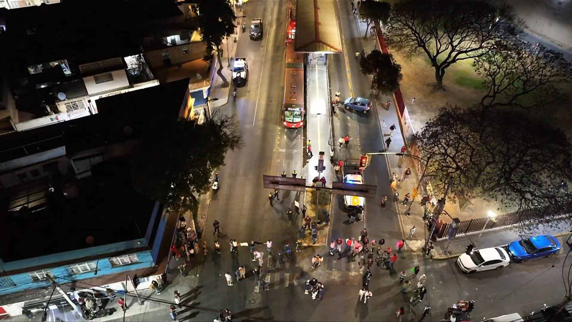 Bloqueo Hoy en Iztacalco: Manifestantes Exigen Agua Potable; Protesta ya Afecta la Línea 2 del Metrobús en CDMX