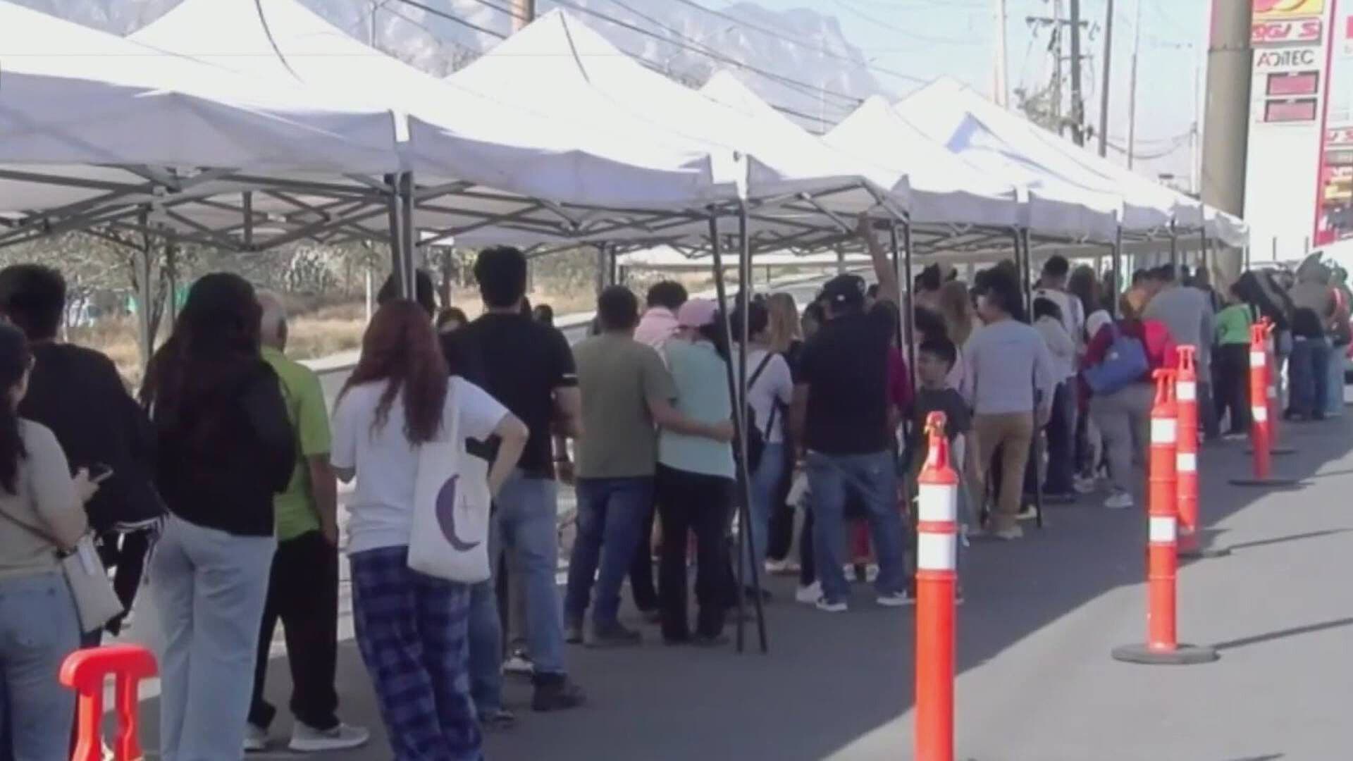 Abarrotan Ciudadanos Módulos de Vacunación Contra Sarampión en Santa Catarina