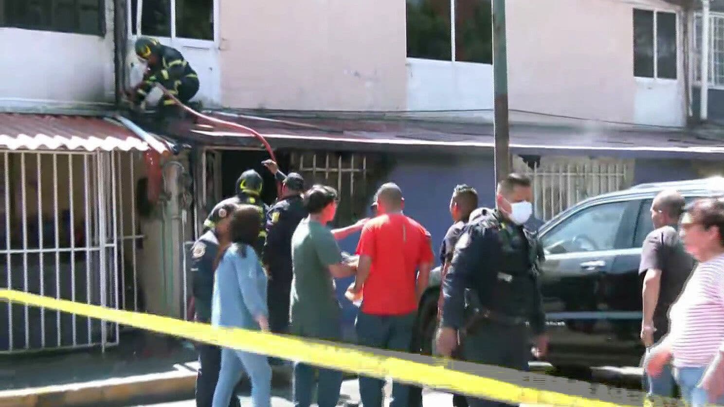 Cuerpos de Emergencia Rescatan a 6 Personas de Incendio en Azcapotzalco, CDMX