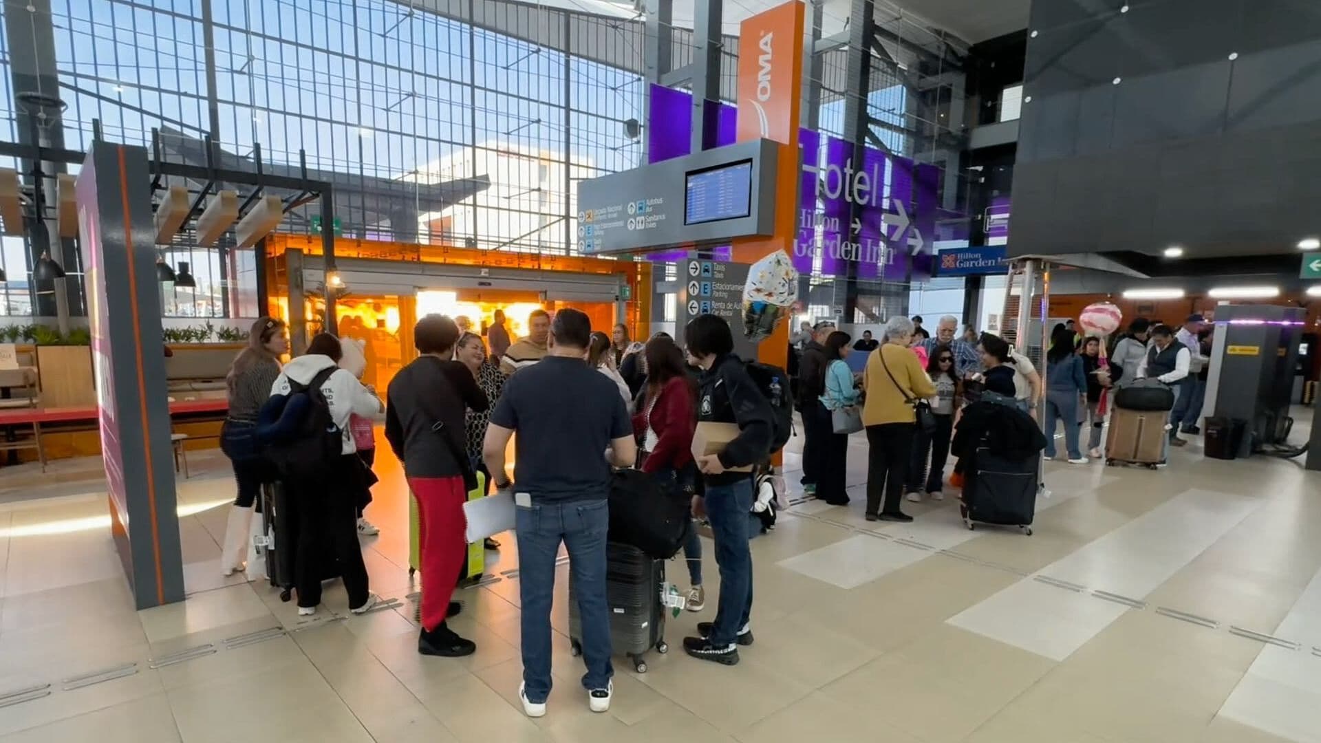 Llegan a Monterrey Estudiantes de Saltillo que Estuvieron Varados en Italia por Protestas