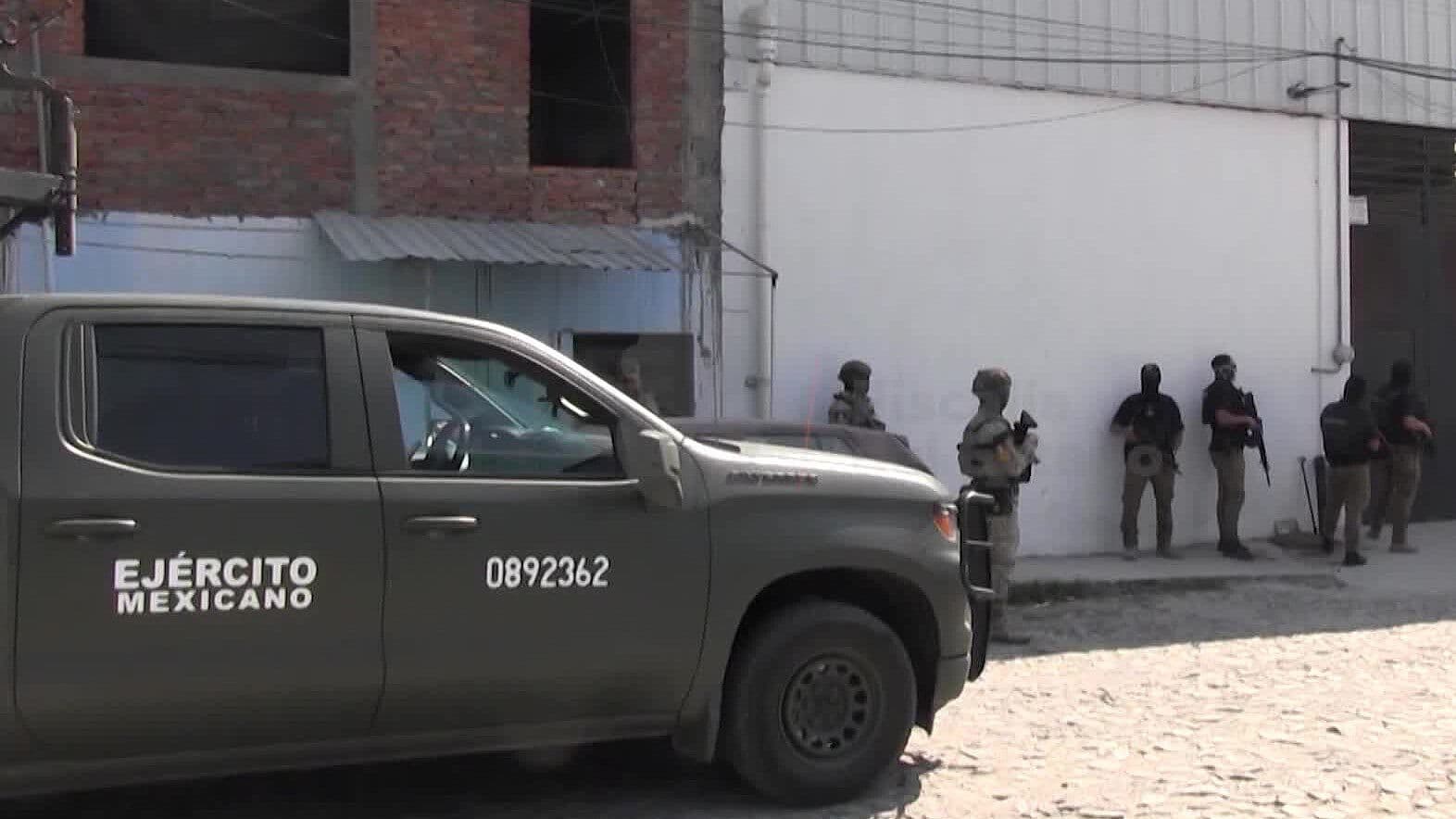 Aseguran 13 Vehículos en Inmueble de Tlaquepaque Vinculados al Robo de una Bodega