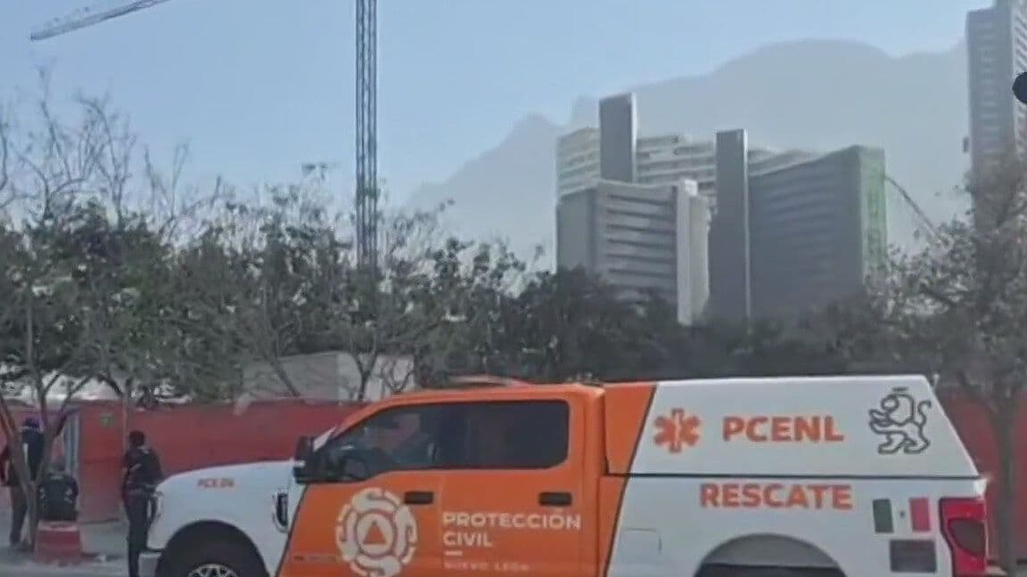 Desalojan a Más de 300 Trabajadores por Fuga en Construcción en Santa Catarina