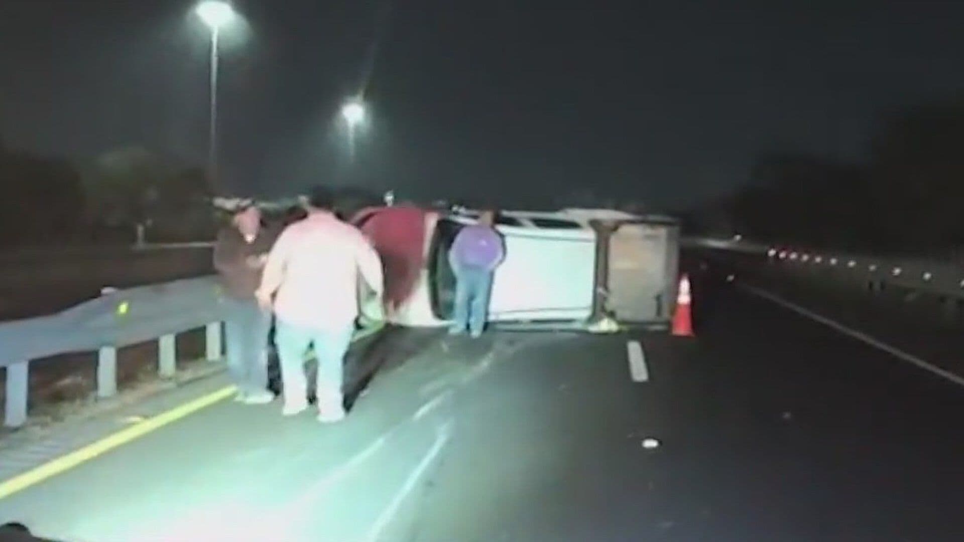Sufre Ponchadura de Llanta y Vuelca en KM. 13 Autopista Reynosa