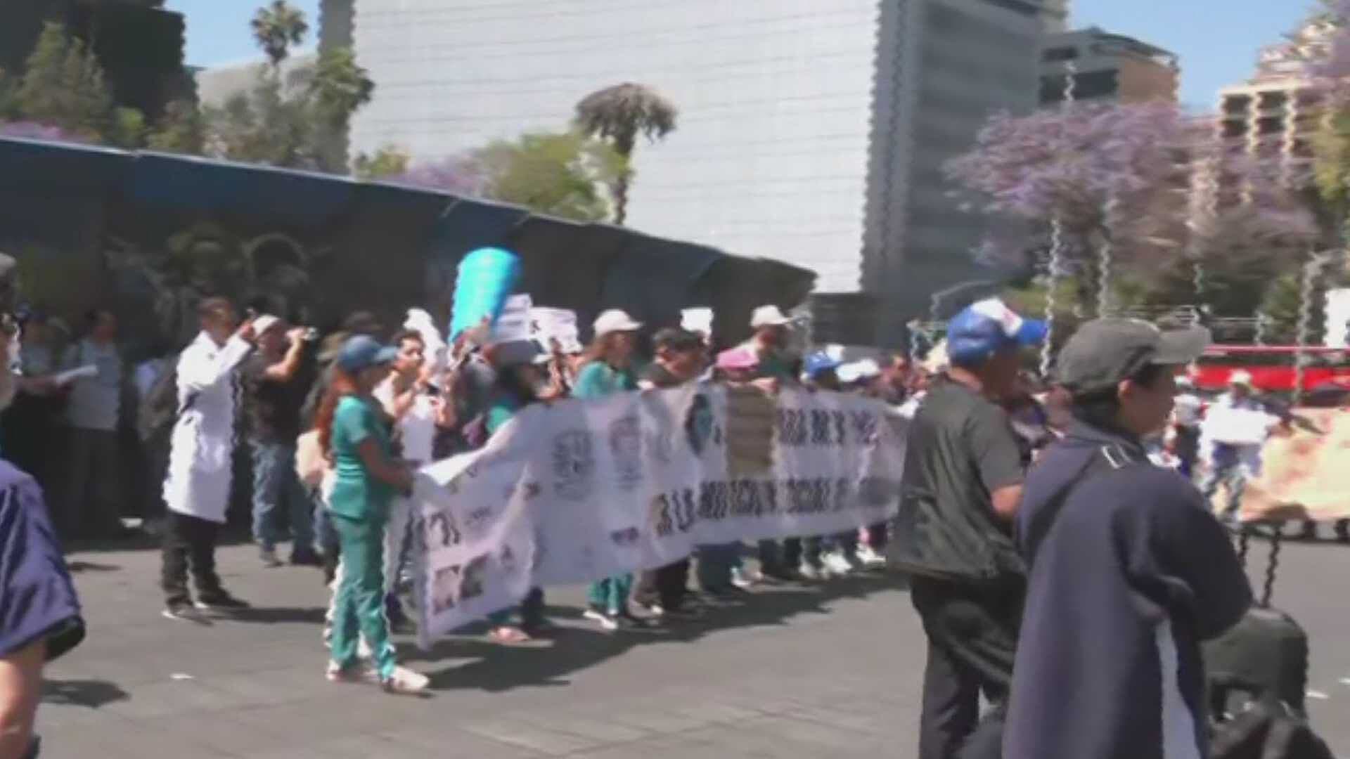 Médicos Veterinarios Protestan en Reforma; Exigen Justicia para Colega Asesinado