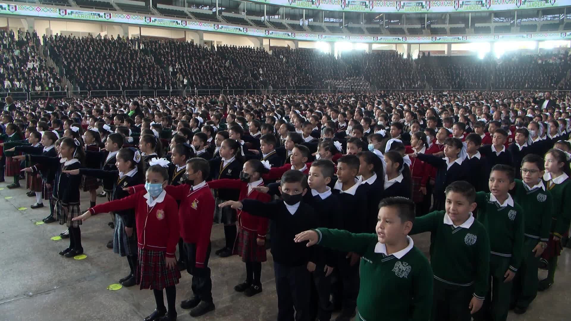 Miles de Alumnos Realizaron Juramento a la Bandera en San Luis Potosí