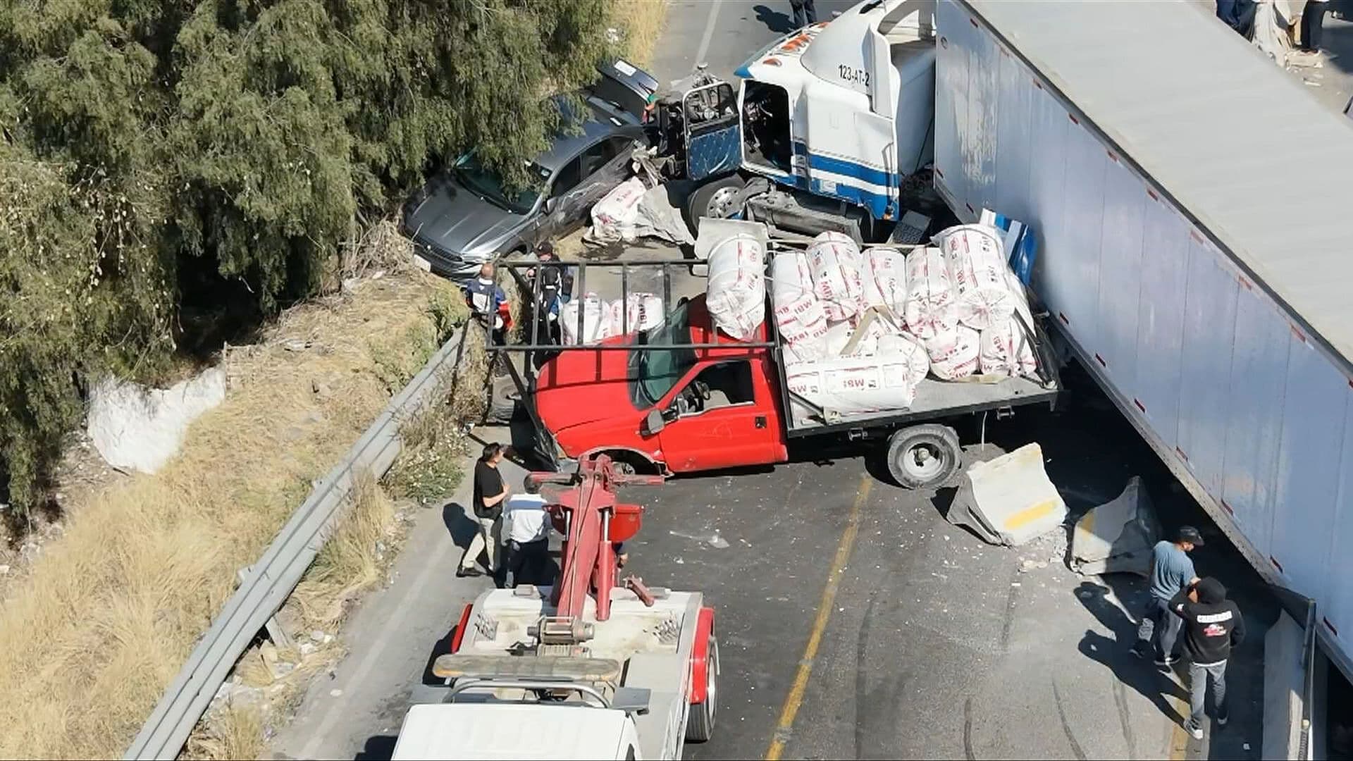 Tráiler Choca Hoy contra Autos en el Periférico Norte, Edomex; Así se Ve Desde el Aire