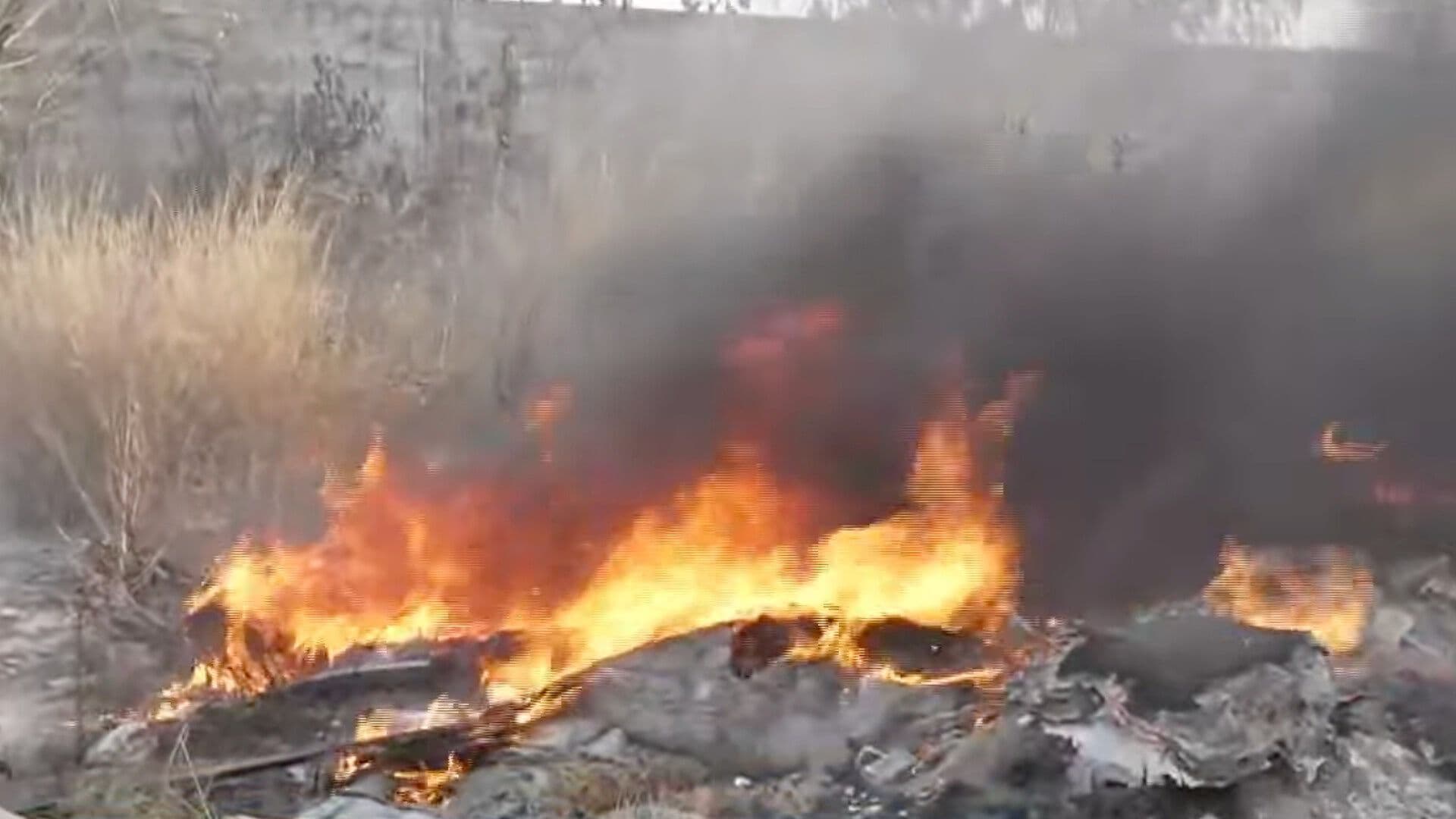 Quema de Basura se Sale de Control en Terreno Baldío en García, Nuevo León