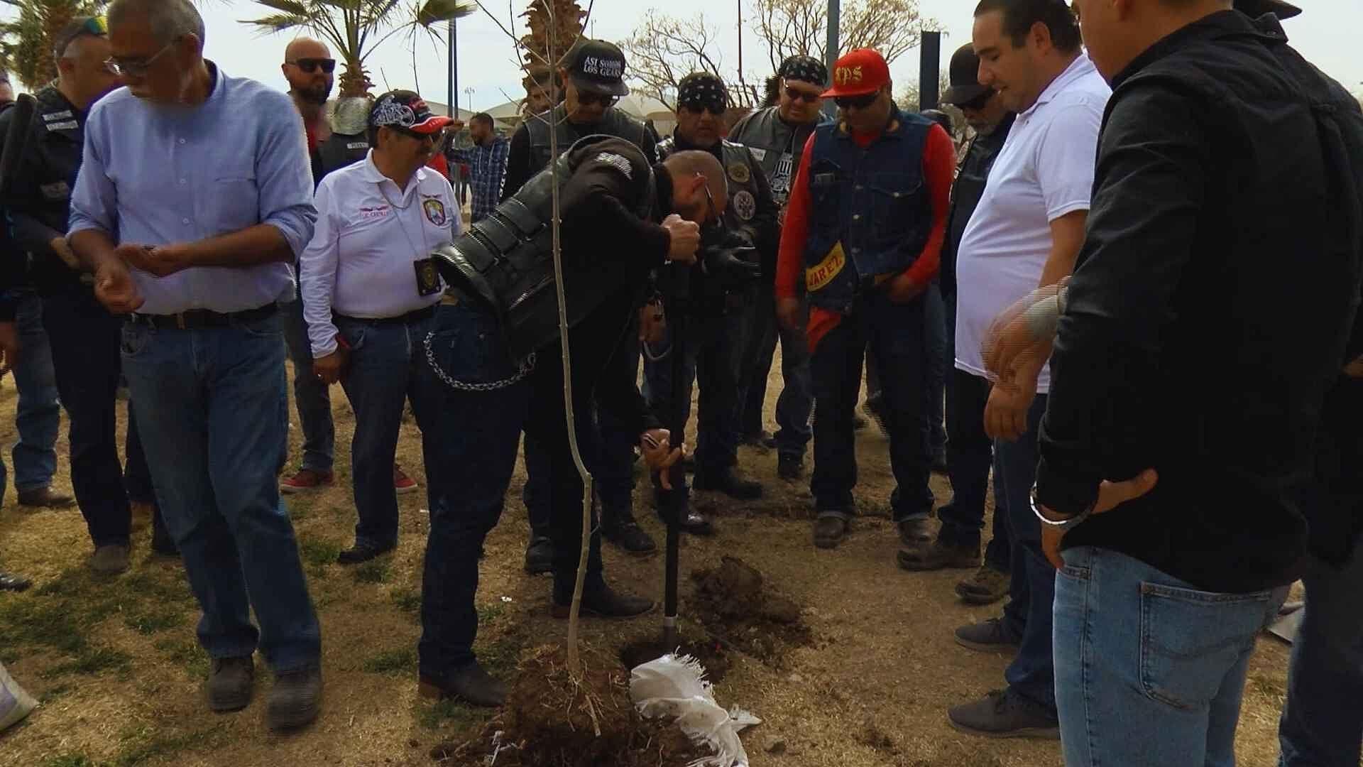 Motociclistas Se Unen a Campaña de Reforestación del Parque Central