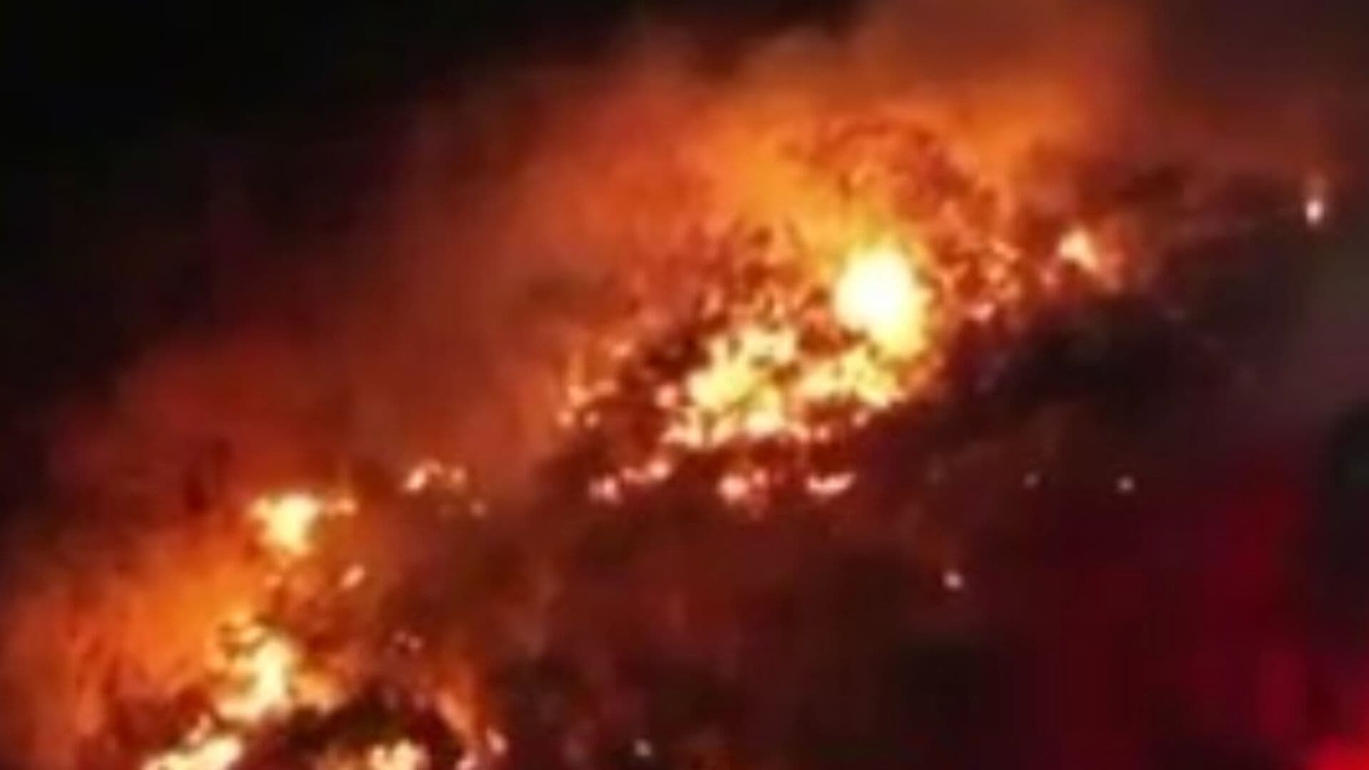 Se Incendia Río Santa Catarina Frente a Parque Fundidora en Monterrey