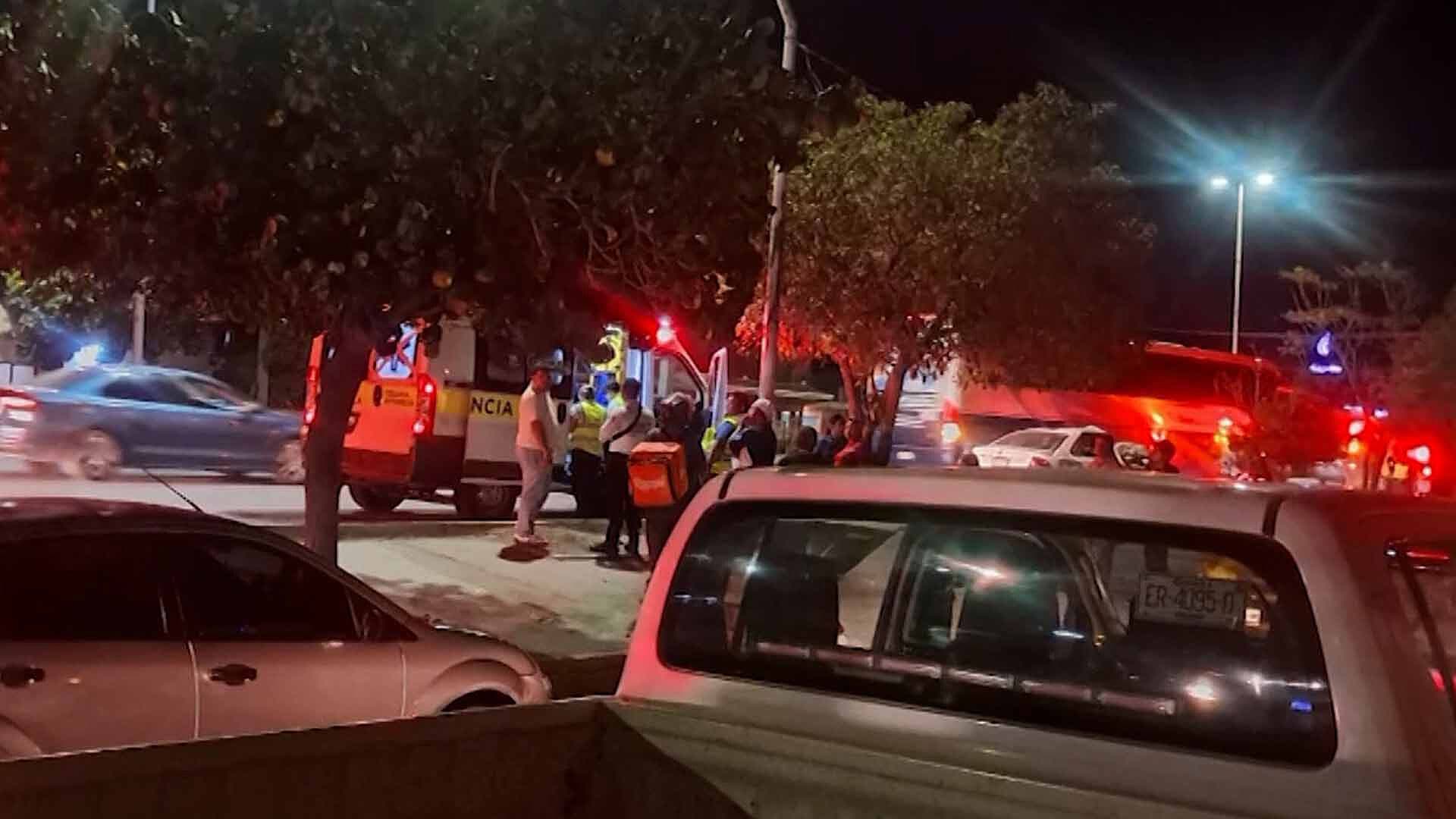 Hombre Choca Camión de Personal en Carretera Torreón-Matamoros