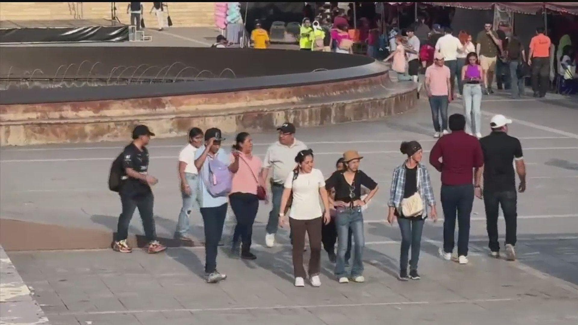 Aprovechan Vacaciones y Pasean en Macroplaza en Monterrey, NL