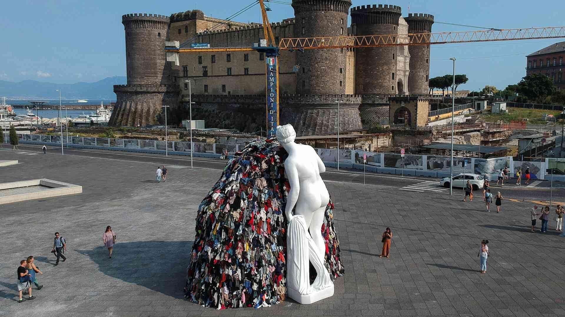 Incendio Destruye Obra de Arte en Nápoles, Italia