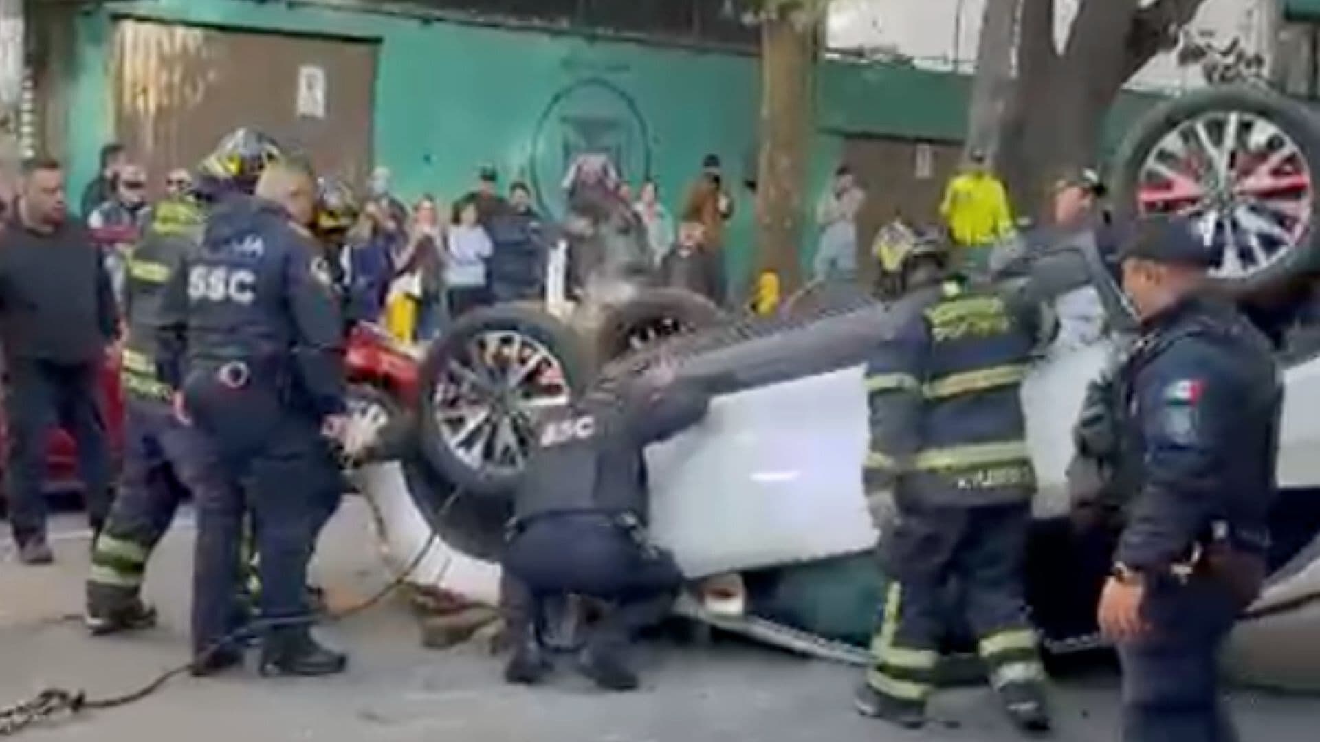 Camioneta Vuelca en la Colonia Roma en CDMX