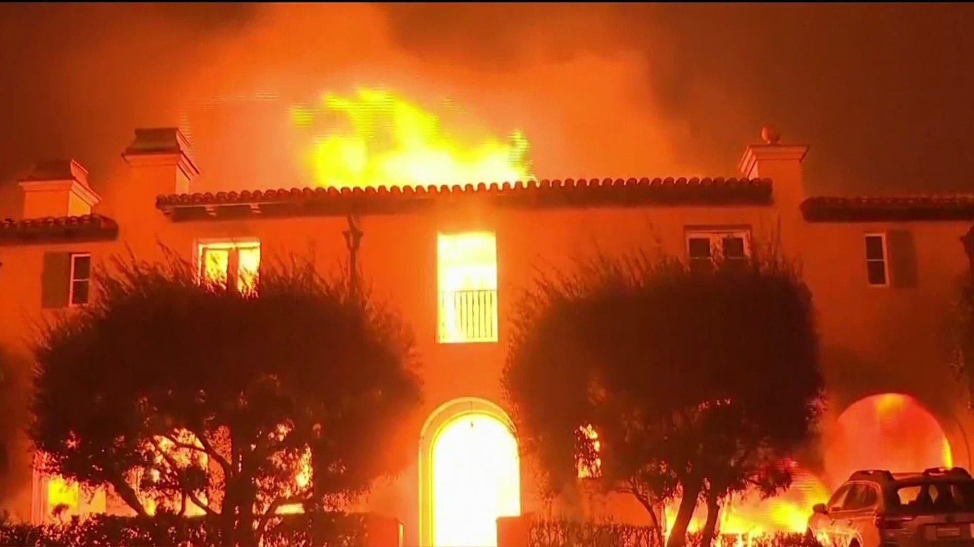 Desalojan Casa de Kamala Harris por Incendios Forestales en California, EUA