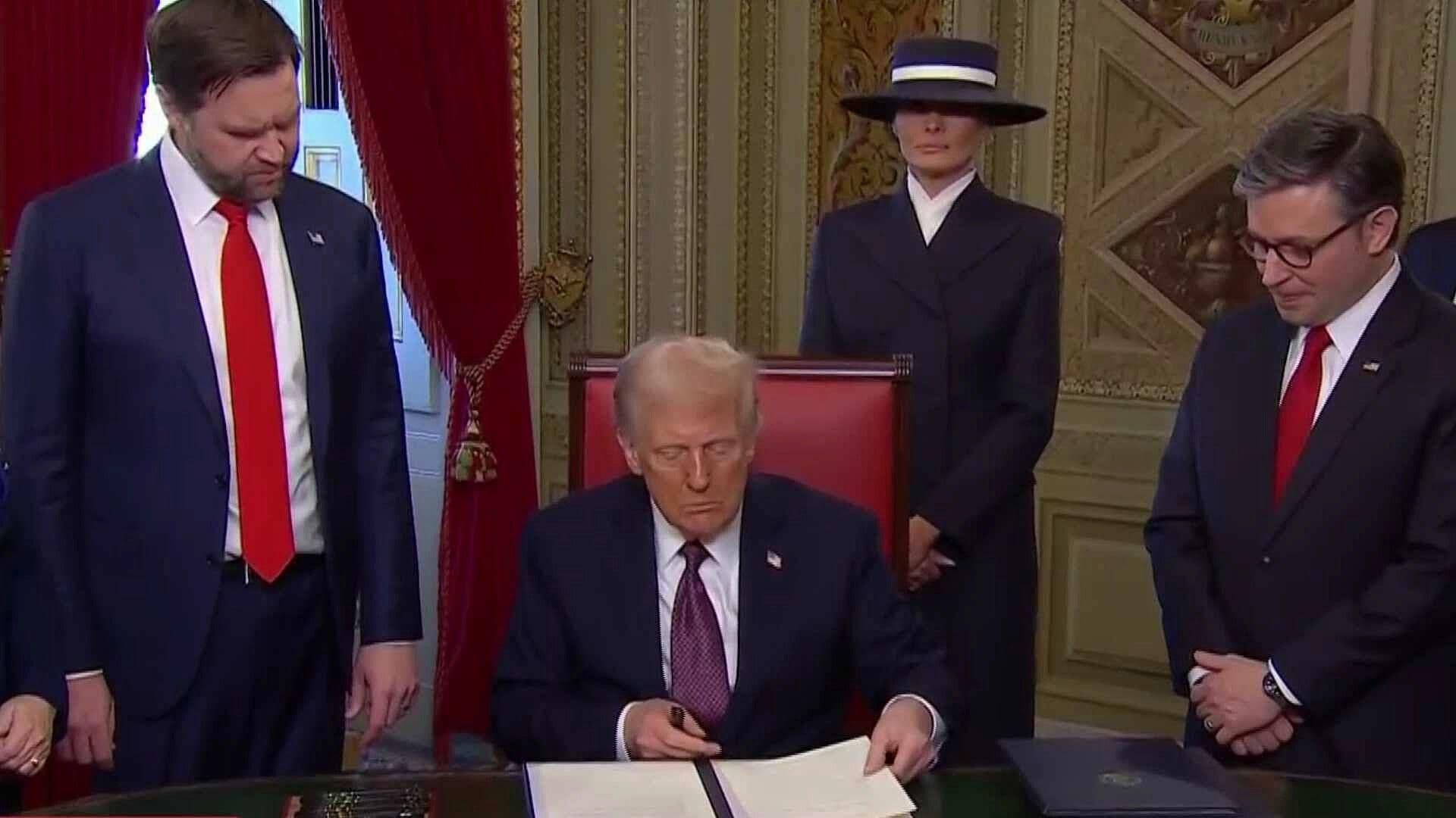 Donald Trump: Inicia la Ceremonia de Firmas en el Capitolio