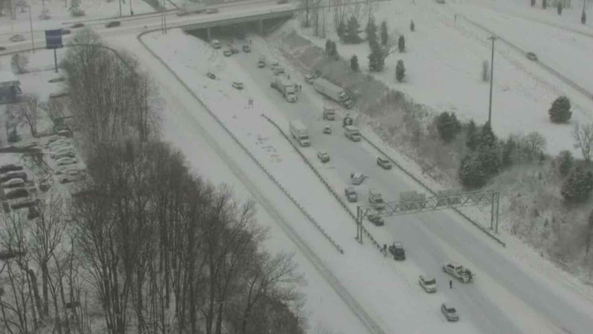 Histórica Tormenta Invernal Azota Houston, Texas; Aeropuertos Suspendieron Operaciones
