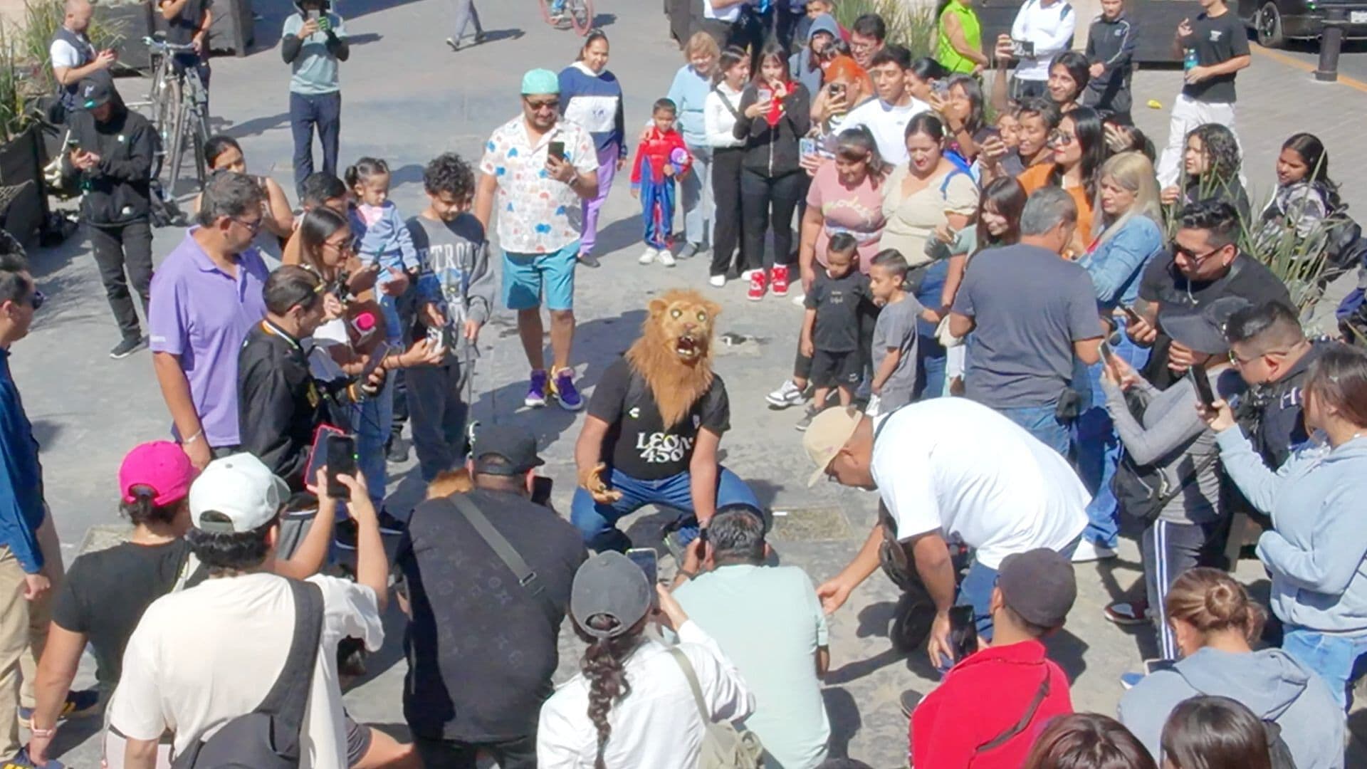 "Fiera Man" fue el Único que Asistió a la Convivencia Therian en el Arco de La Calzada de León