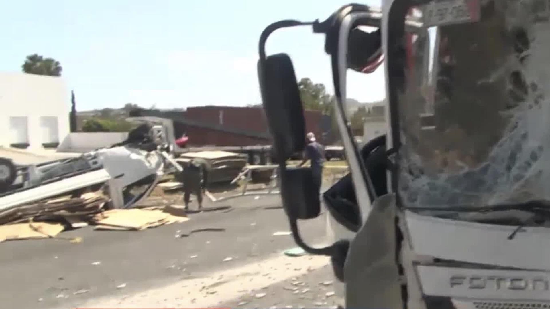 Aparatoso Accidente Entre 3 Camionetas de Carga Genera Caos Vial en Nuevo Periférico