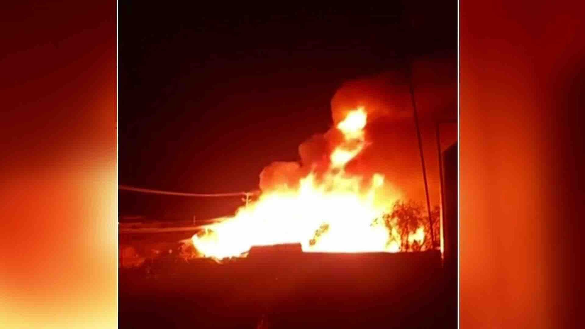 Fuerte Incendio Consume Tarimera en Coyotepec, Estado de México