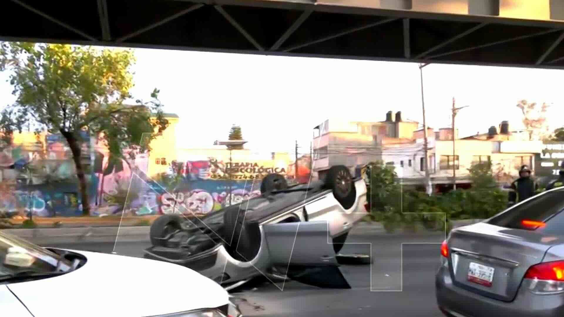 Volcadura Deja Un Muerto y Dos Lesionados en Calzada Ermita Iztapalapa, CDMX