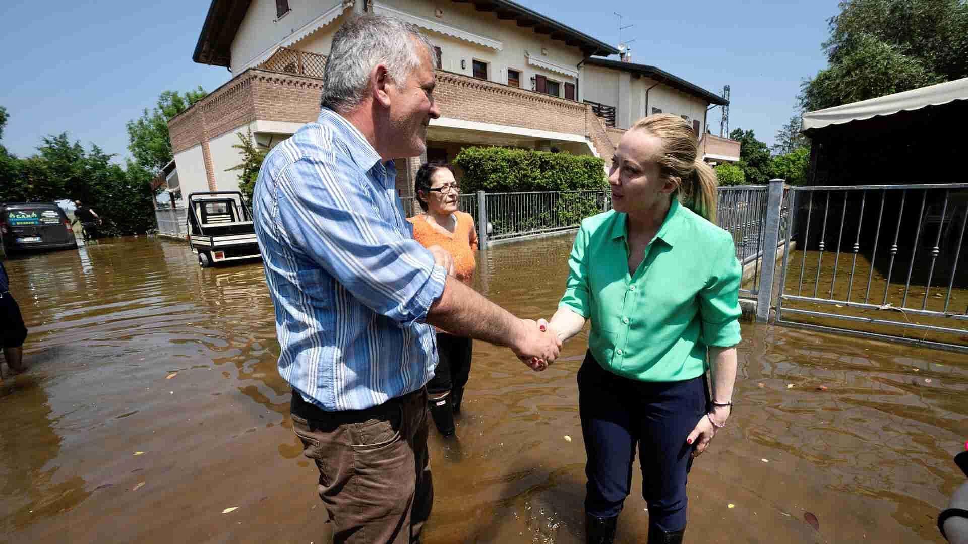 Giorgia Meloni Visita Zona de Inundaciones en Italia