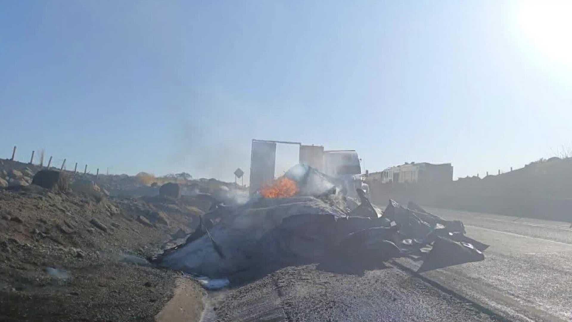 Caja de Tráiler Queda Hecha Cenizas; Genera Cierre en Autopista Tepatitlán-Zapotlanejo