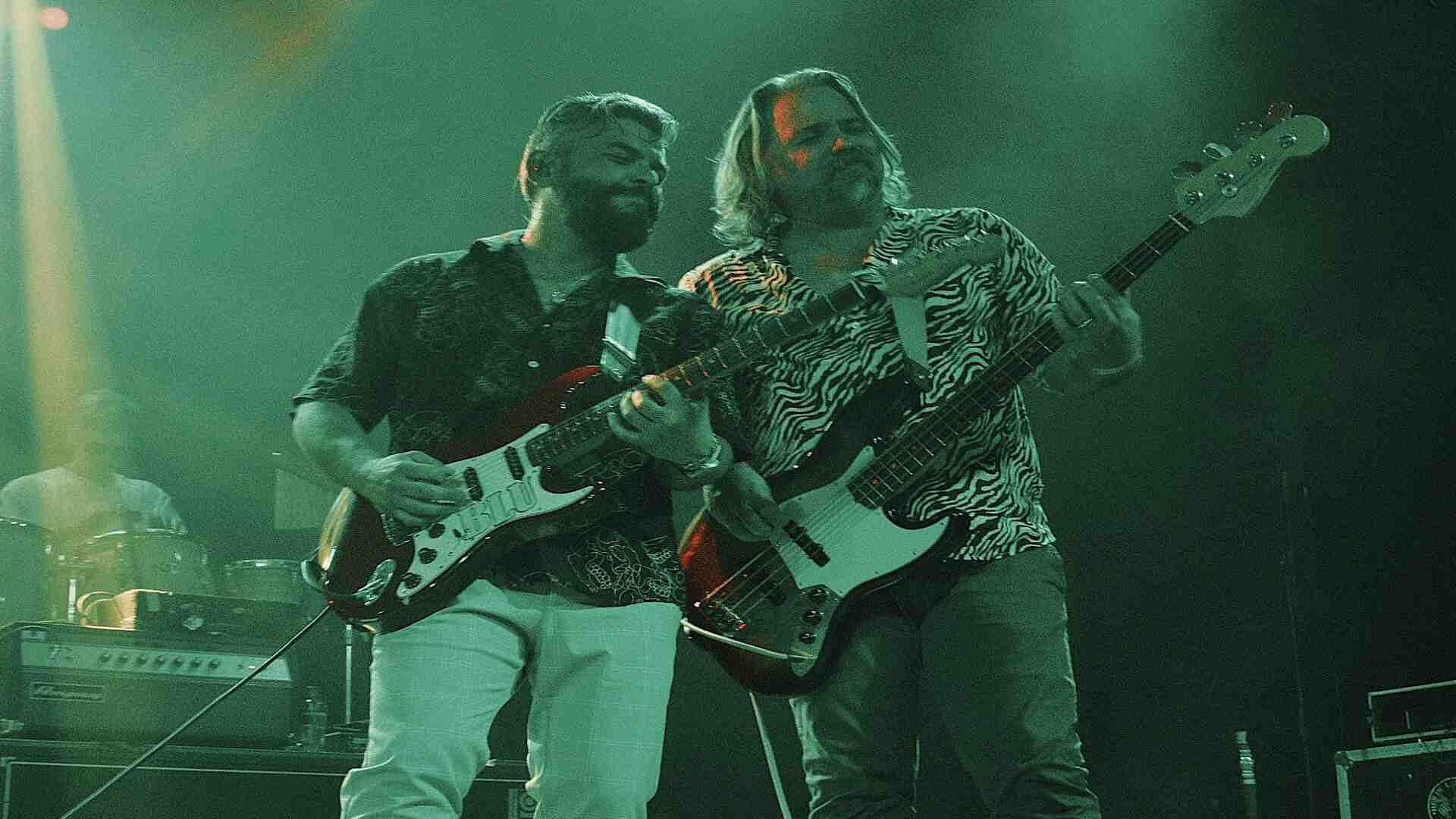 ¡Esas Son Puras Mentiras! Música de Los Amigos Invisibles, Sensación en Corea