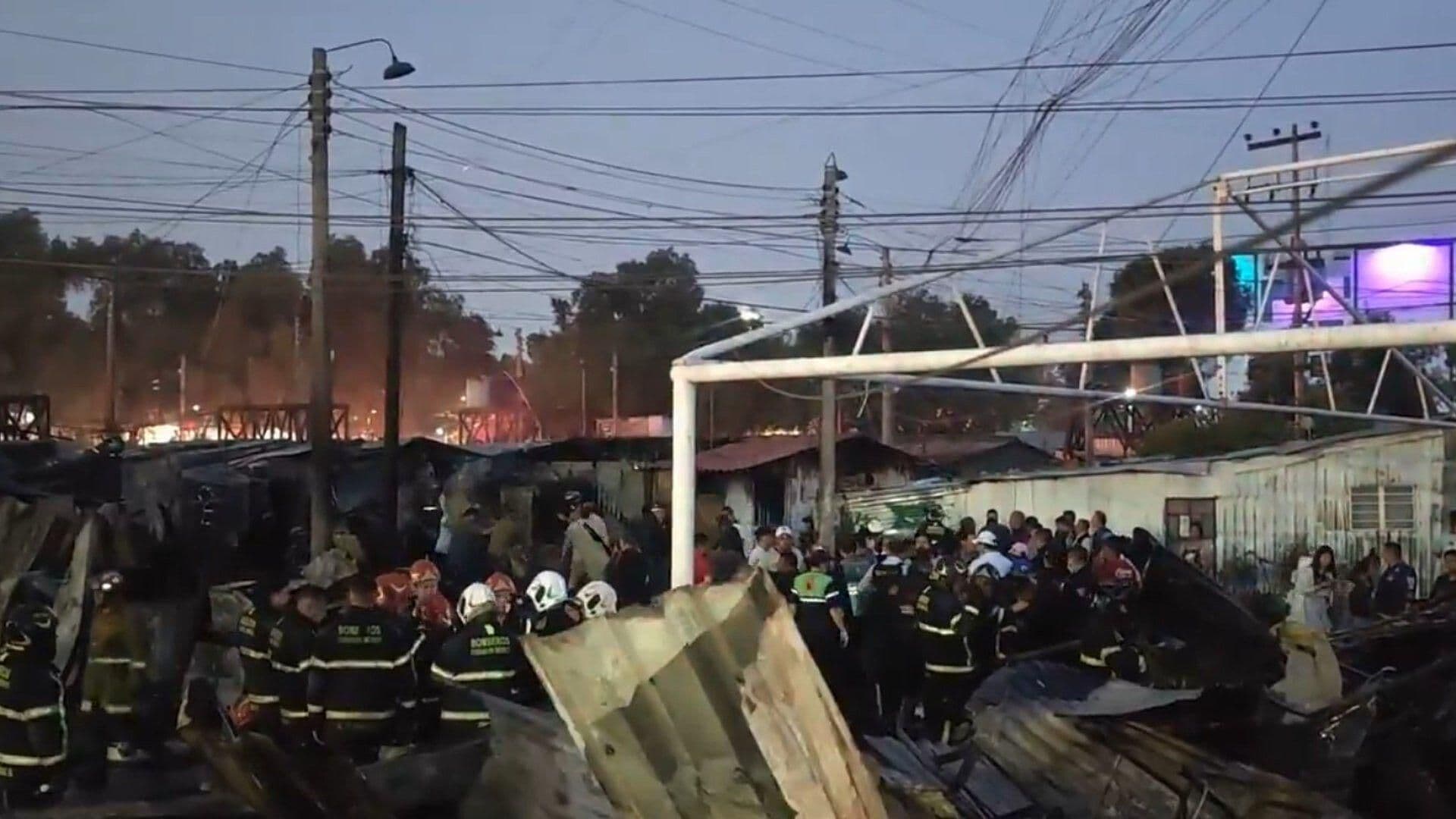 Controlan Incendio en Asentamiento Irregular de Viviendas en Lindavista, CDMX