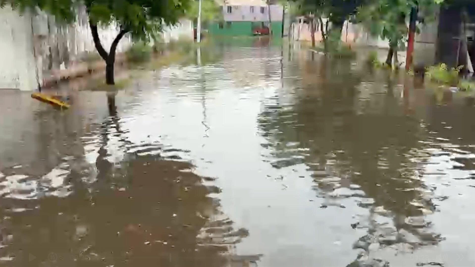 Lluvia Convierte Calles en Ríos en el Fraccionamiento Las Vegas en Boca del Río, Veracruz