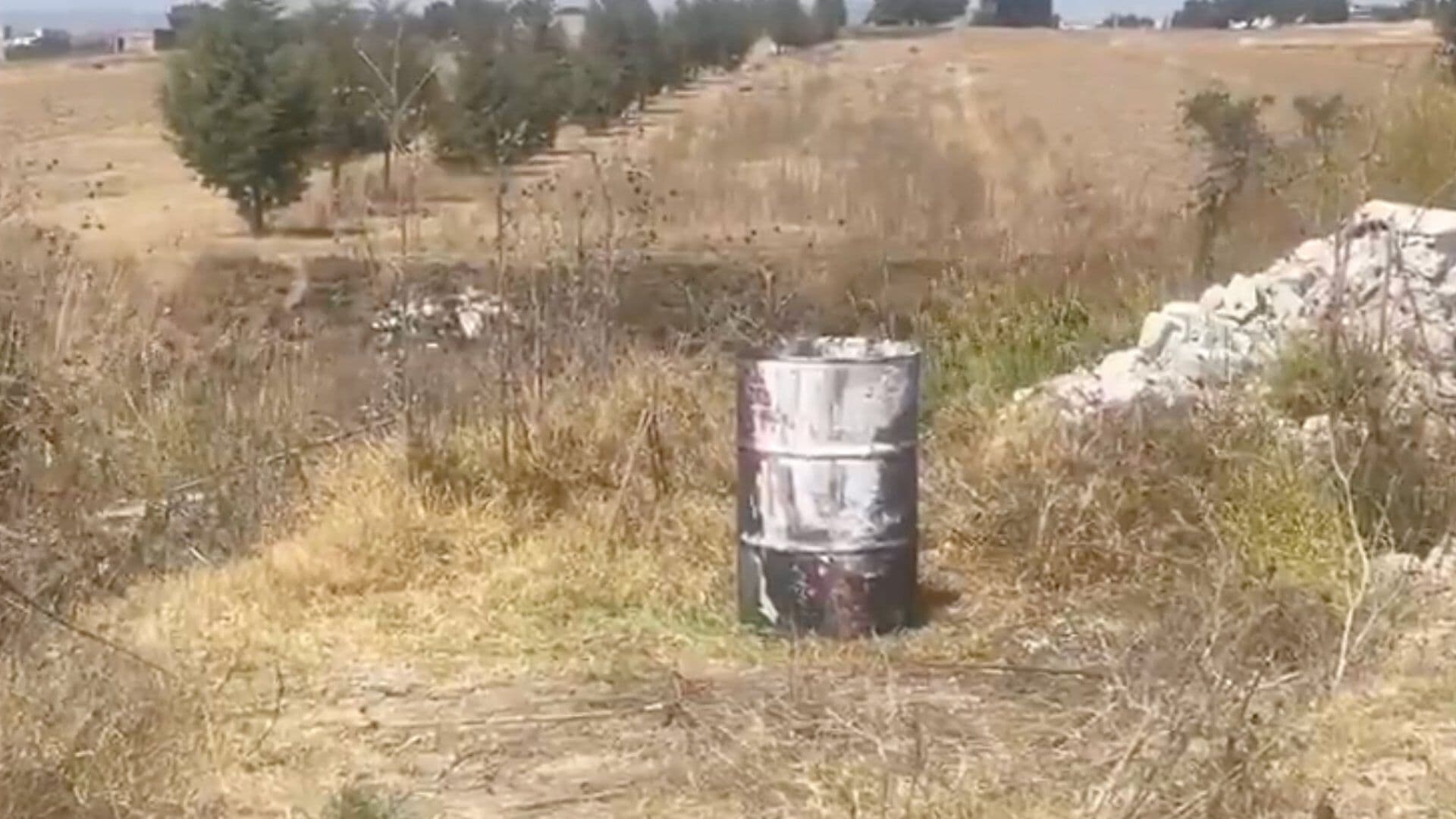 Localizan un Cuerpo Enredado en una Cobija al Interior de un Tambo en Puebla