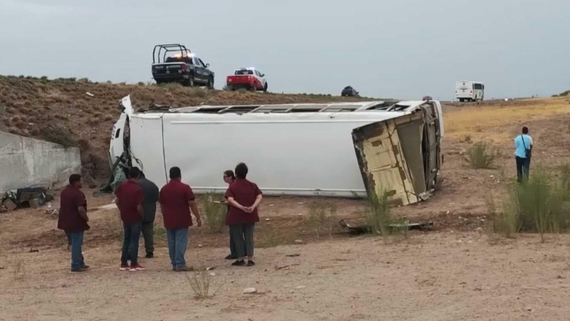 Volcadura de Camión Deja 1 Fallecido y 15 Heridos en Carretera Camargo a Saucillo