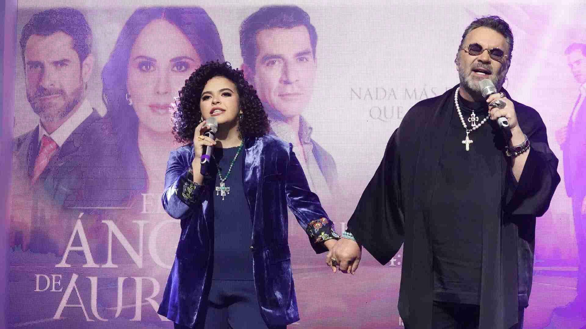 Lucero Mijares y Manuel Mijares Asisten a la Presentación de ‘El Ángel de Aurora’