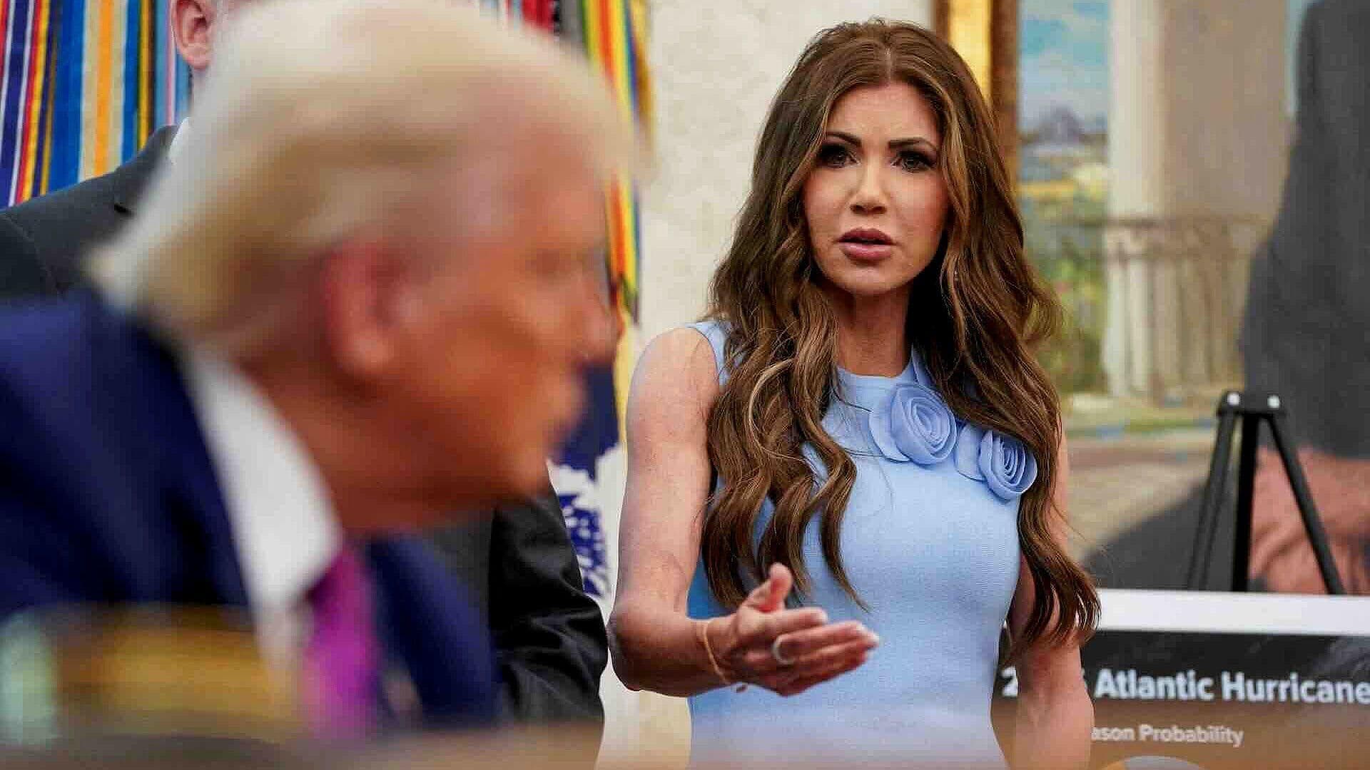 Detienen a Más de 286 Mil Migrantes Durante Administración de Trump, Informa Kristi Noem