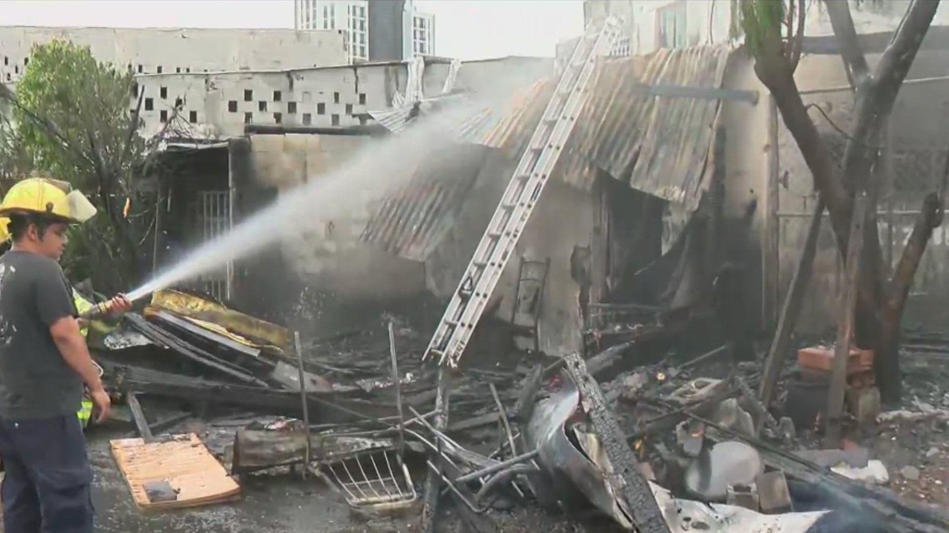 Desalojan a Familias por Incendio de Tejabanes en Colonia Buenos Aires, en Monterrey