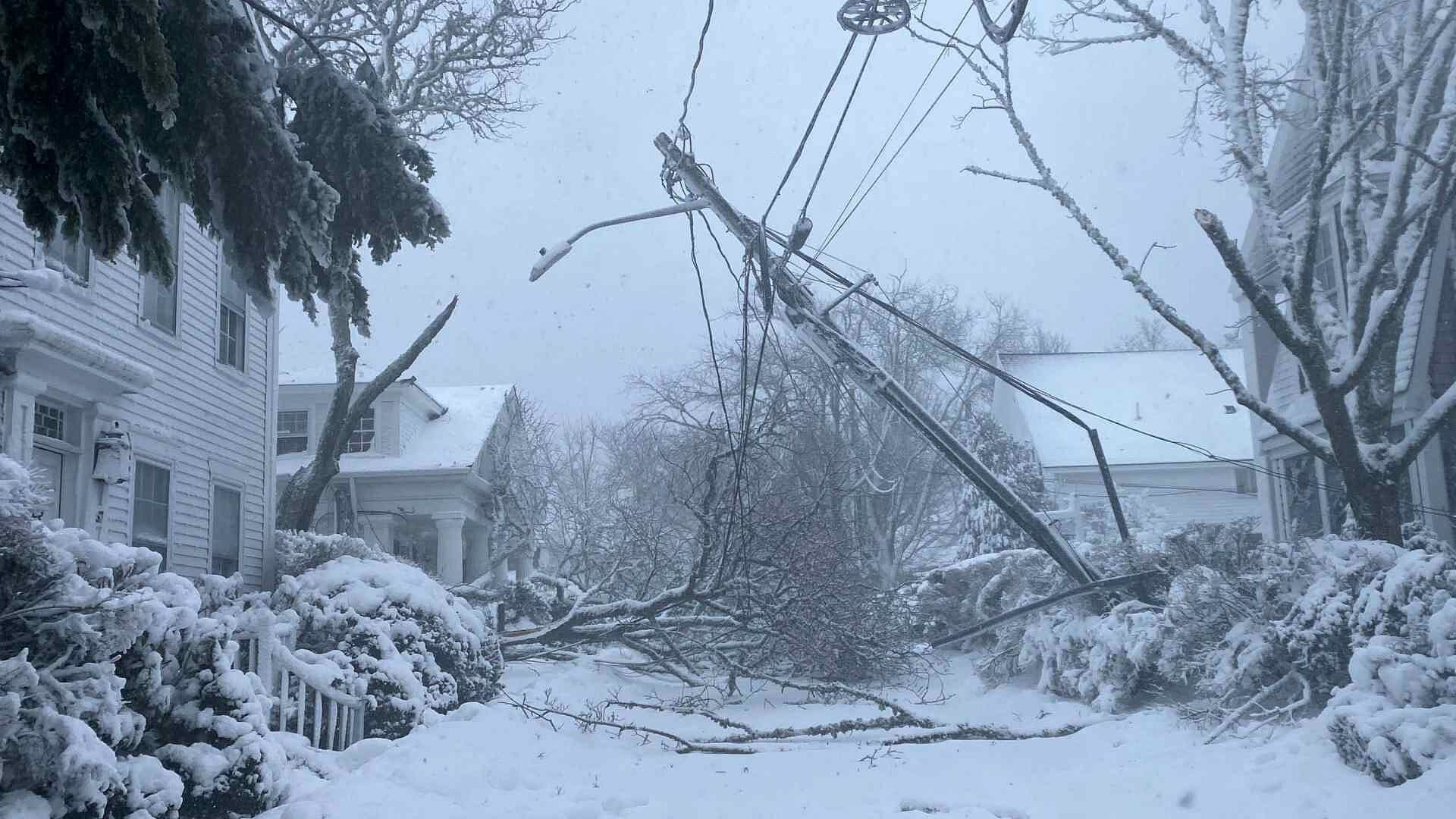 Tormenta Invernal Hernando Deja Estragos sobre el Noreste de los Estados Unidos