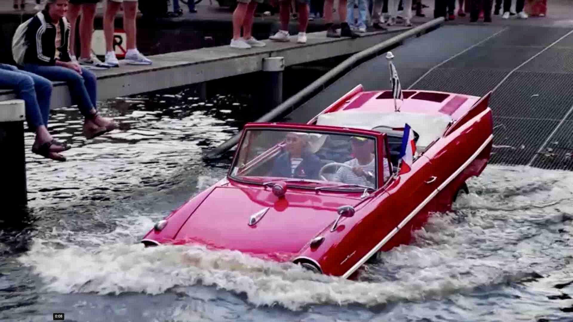 ¡El Último Chapuzón! Vehículos Anfibios Recorren los Canales de Ámsterdam