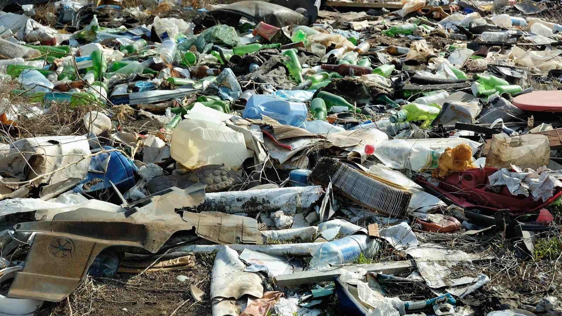 La Lucha Contra el Plástico: Así Combate Reino Unido la Llegada de este Material al Mar