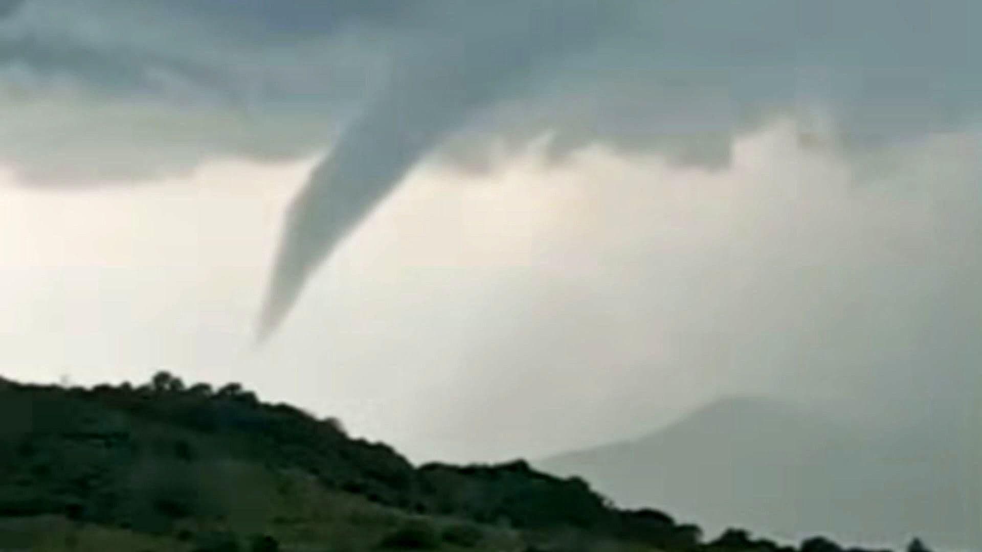 Impresionante Cola de Agua se Formó en Maravatío, Michoacán, Tras Fuerte Tormenta