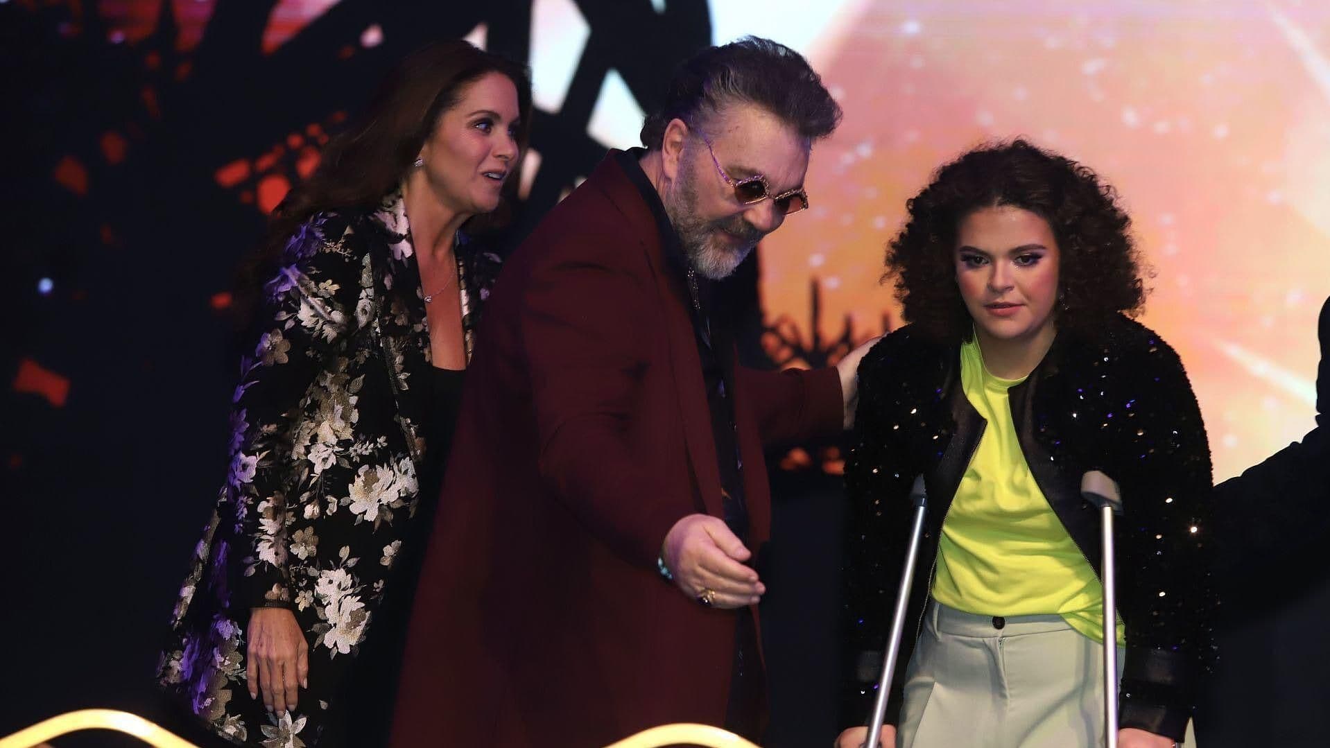 Lucero Mijares Asiste con Muletas al Estreno del musical de Anastasia