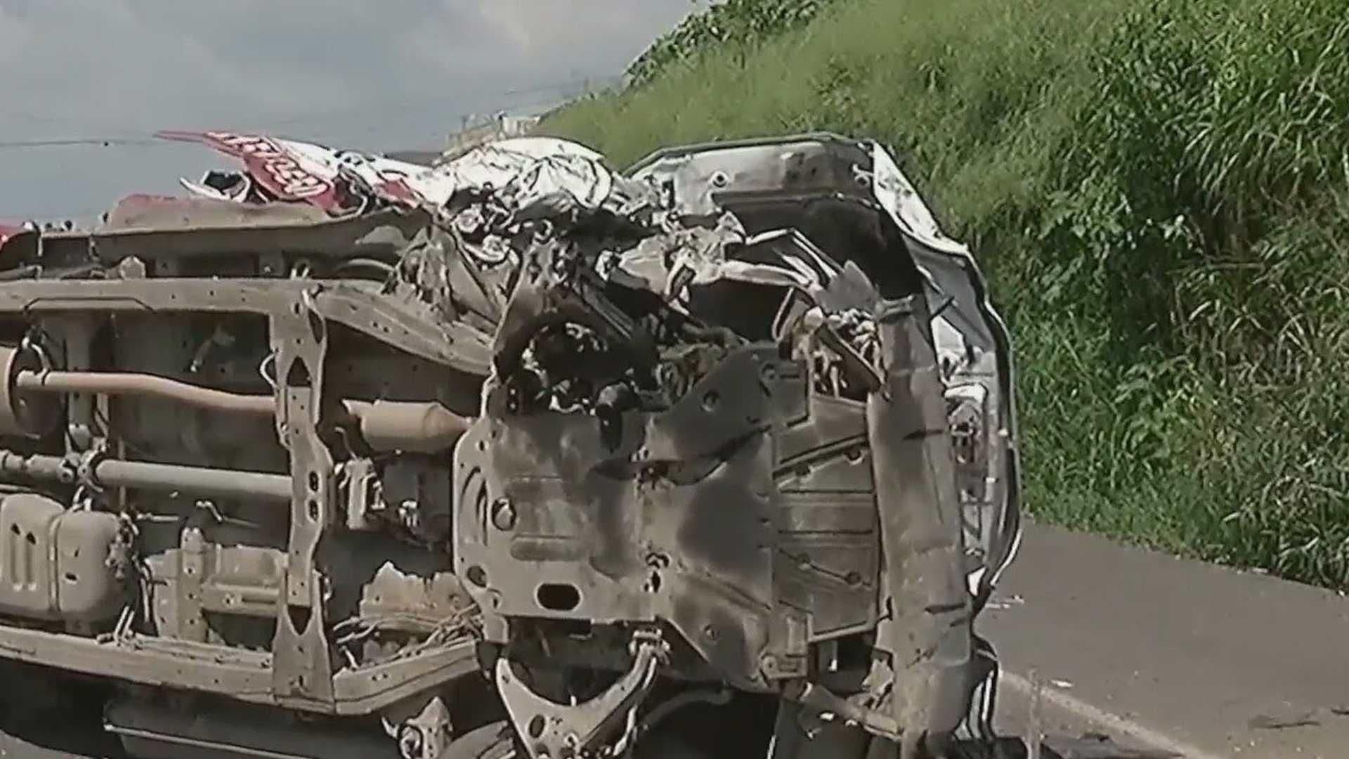Camioneta Embiste a Tráiler y Termina Volcada Sobre Periférico Nuevo en Tonalá